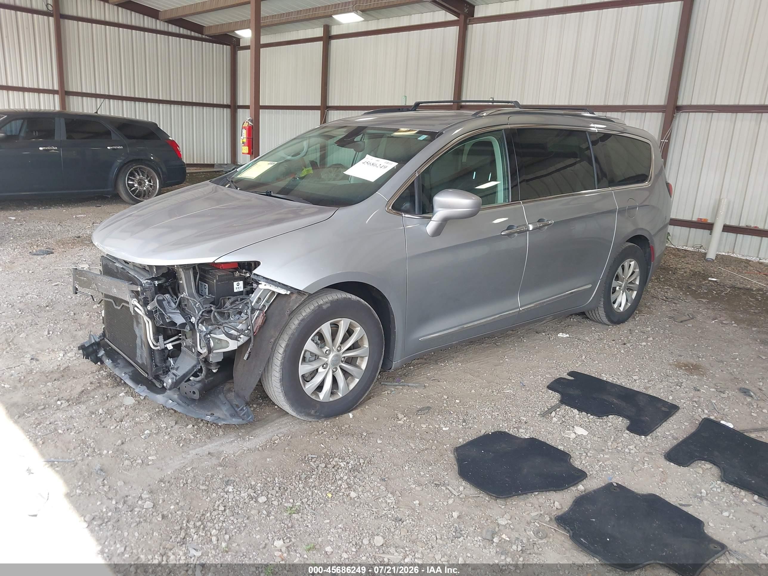 2019 Chrysler Pacifica Touring L Серебряный vin: 2C4RC1BG7KR547970
