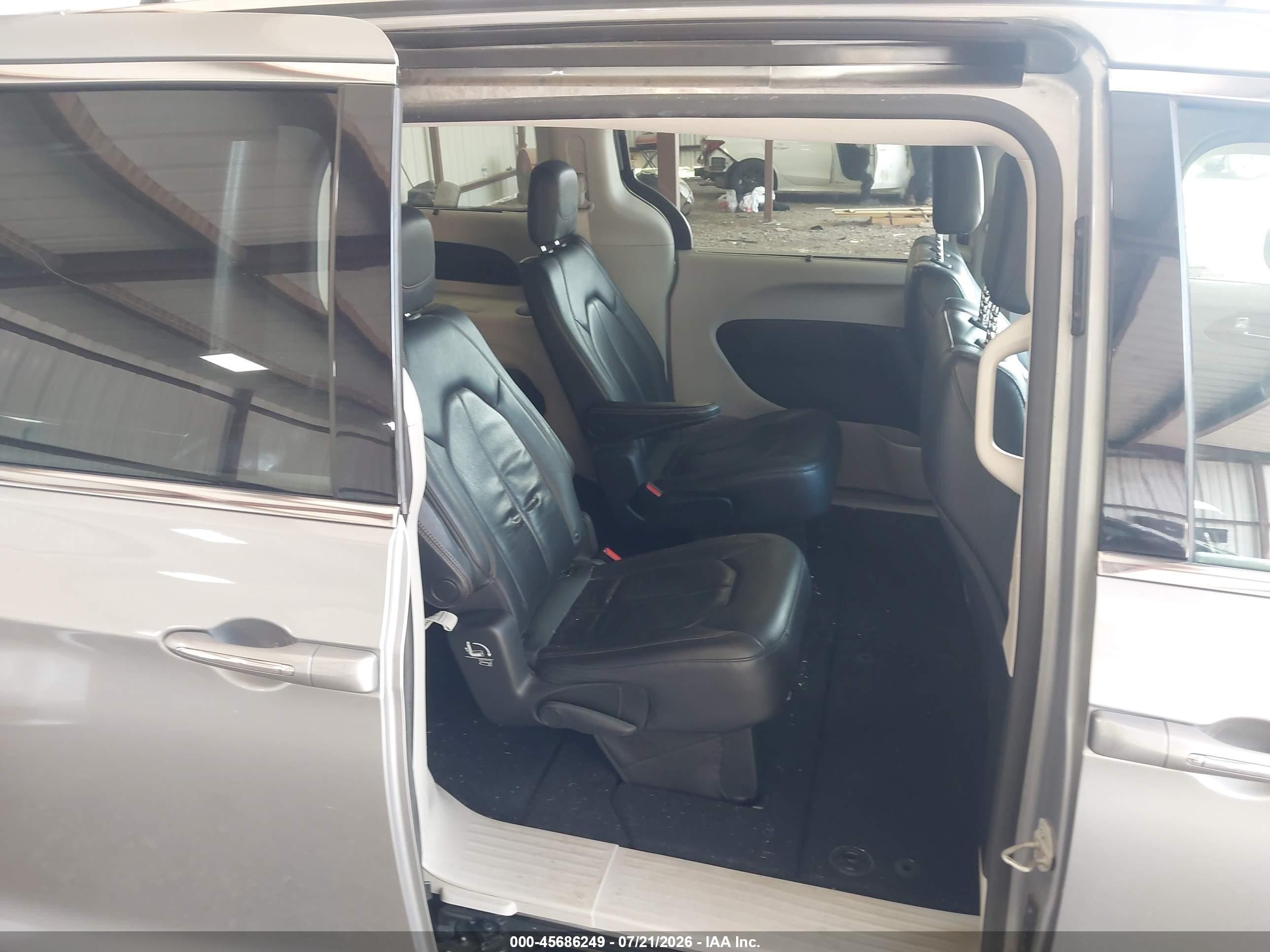 2019 Chrysler Pacifica Touring L Серебряный vin: 2C4RC1BG7KR547970