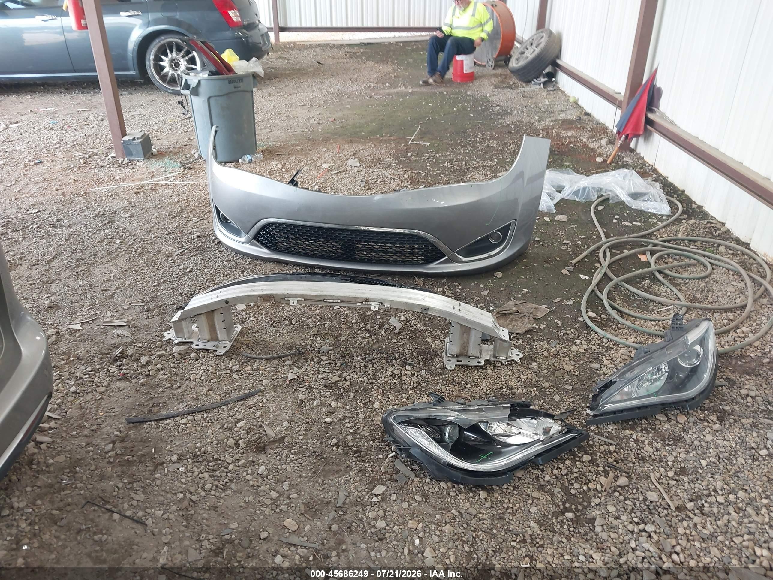 2019 Chrysler Pacifica Touring L Серебряный vin: 2C4RC1BG7KR547970