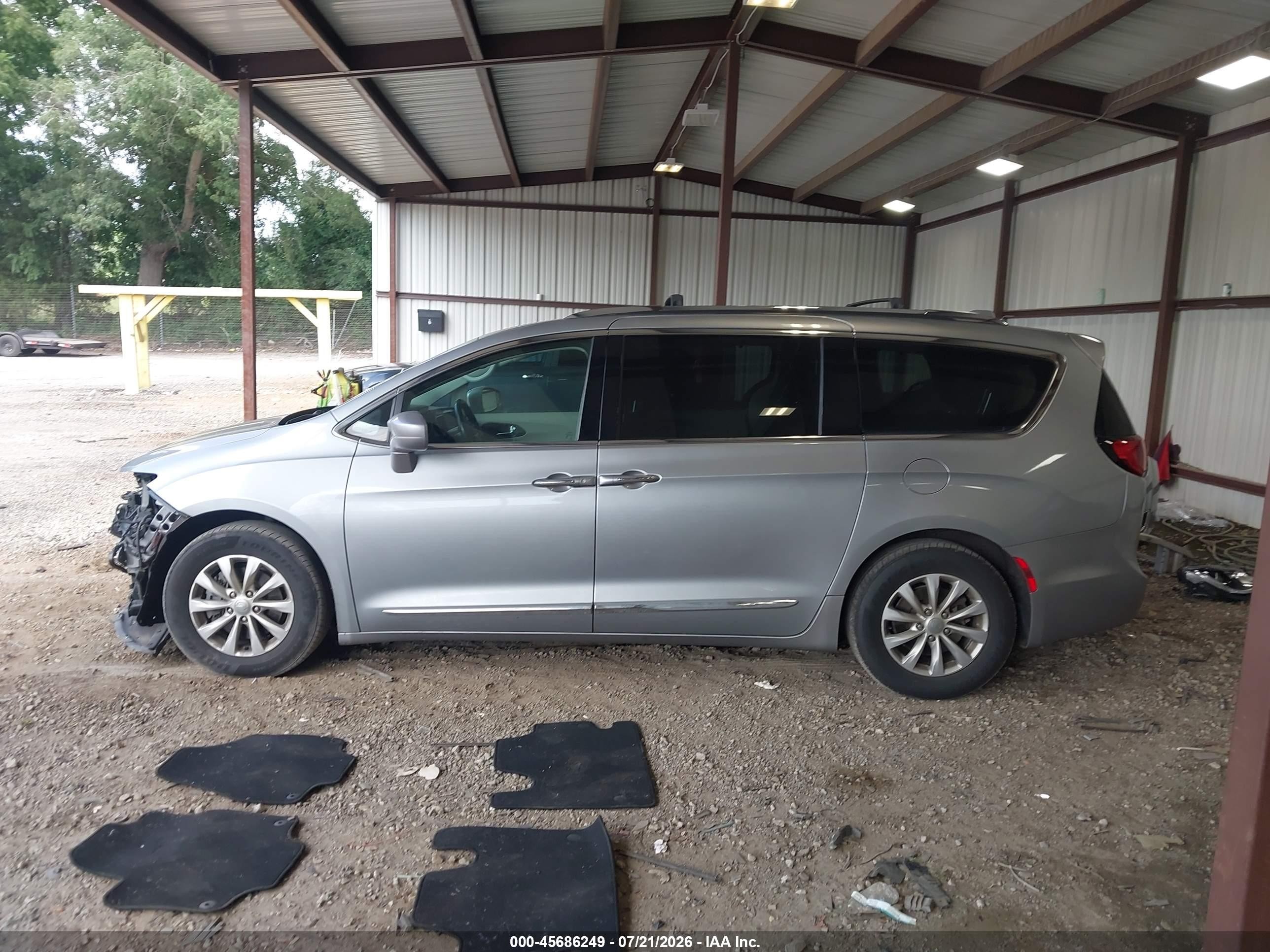 2019 Chrysler Pacifica Touring L Серебряный vin: 2C4RC1BG7KR547970