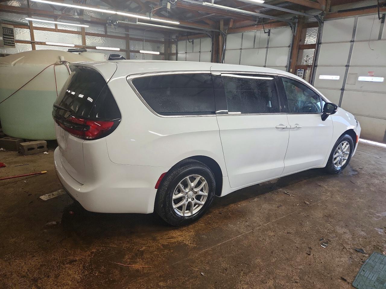 2027 Chrysler Pacifica Select White vin: 2C4RC1BG7VR556169
