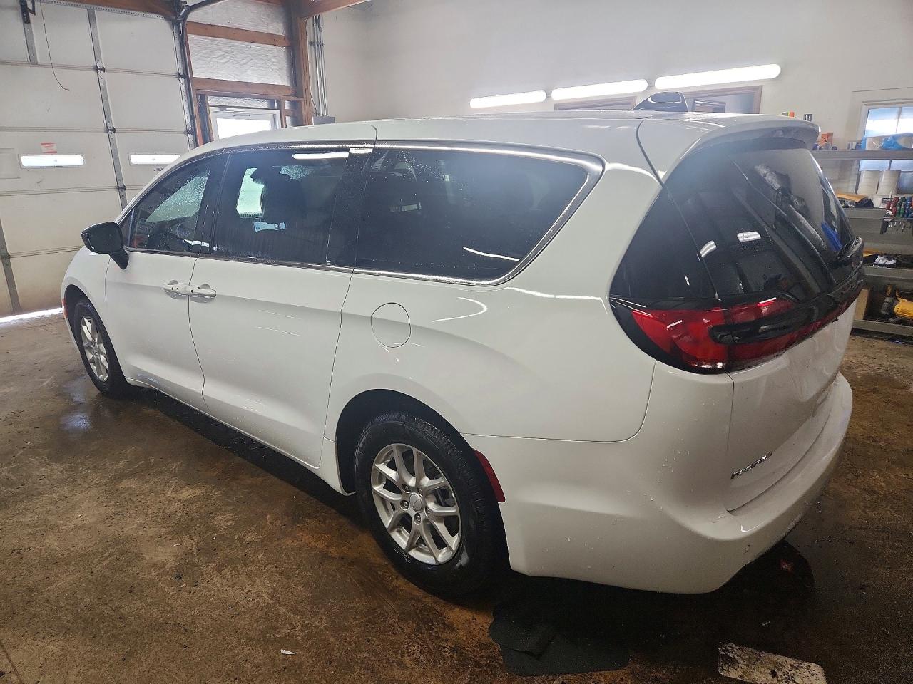 2027 Chrysler Pacifica Select White vin: 2C4RC1BG7VR556169