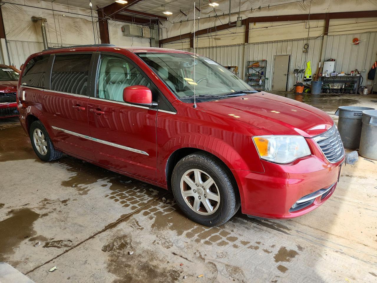 2012 Chrysler Town & Country Touring Red vin: 2C4RC1BG8CR190123