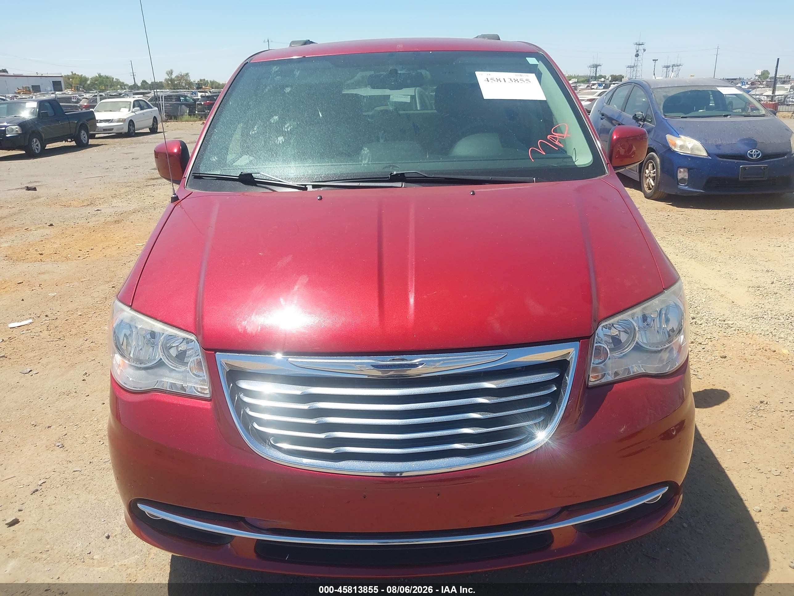 2012 Chrysler Town & Country Touring Red vin: 2C4RC1BG8CR383243