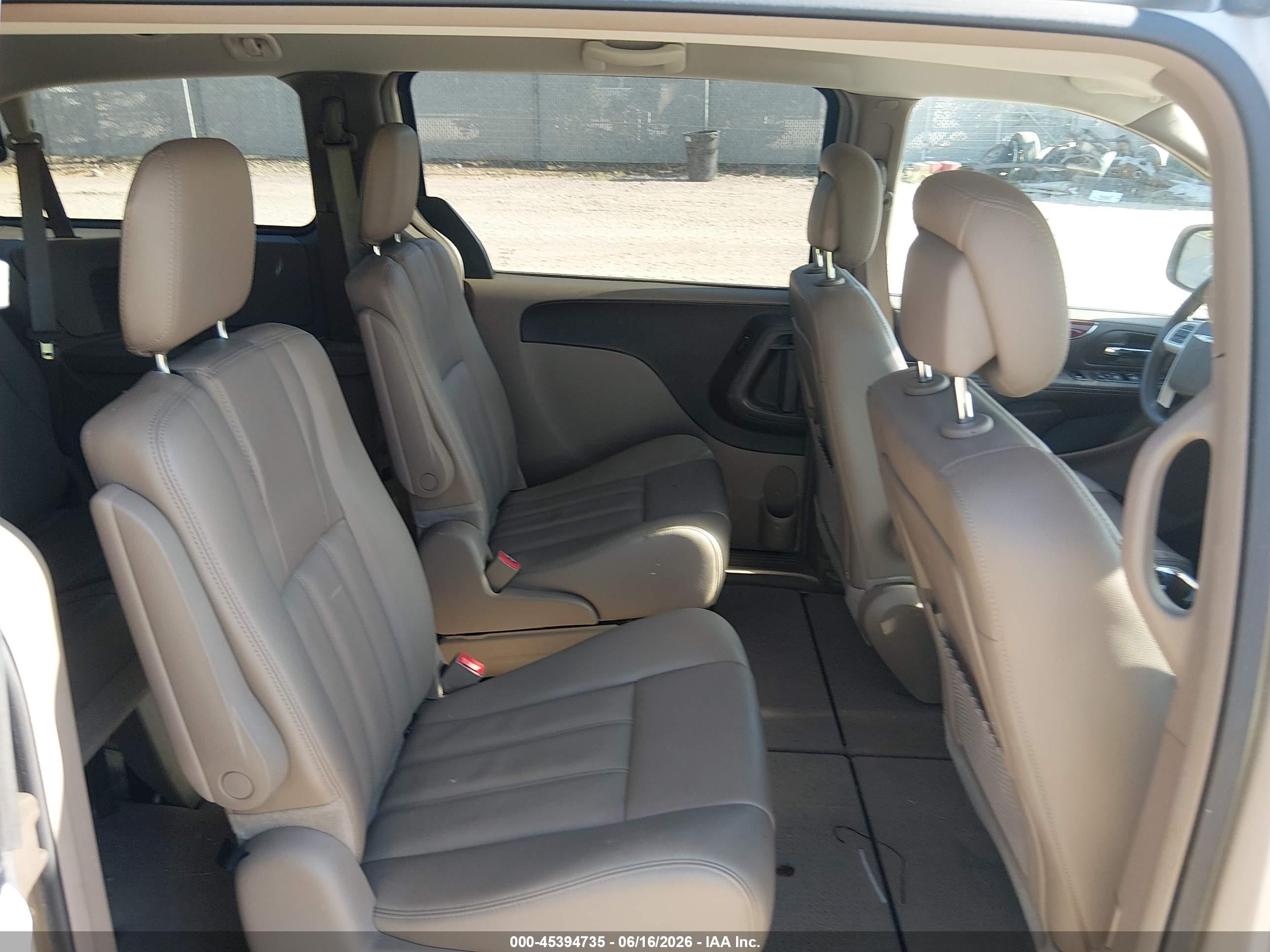 2013 Chrysler Town & Country Touring Золотой vin: 2C4RC1BG8DR510851