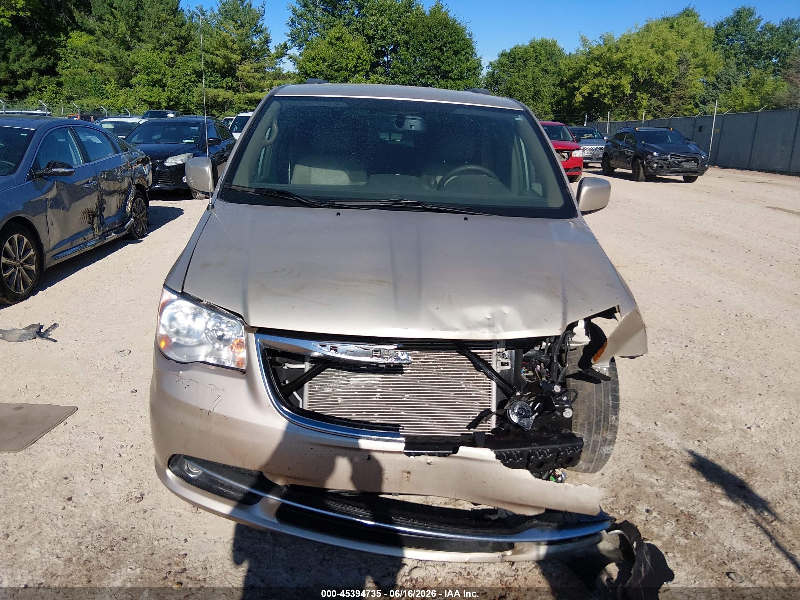2013 Chrysler Town & Country Touring Золотой vin: 2C4RC1BG8DR510851