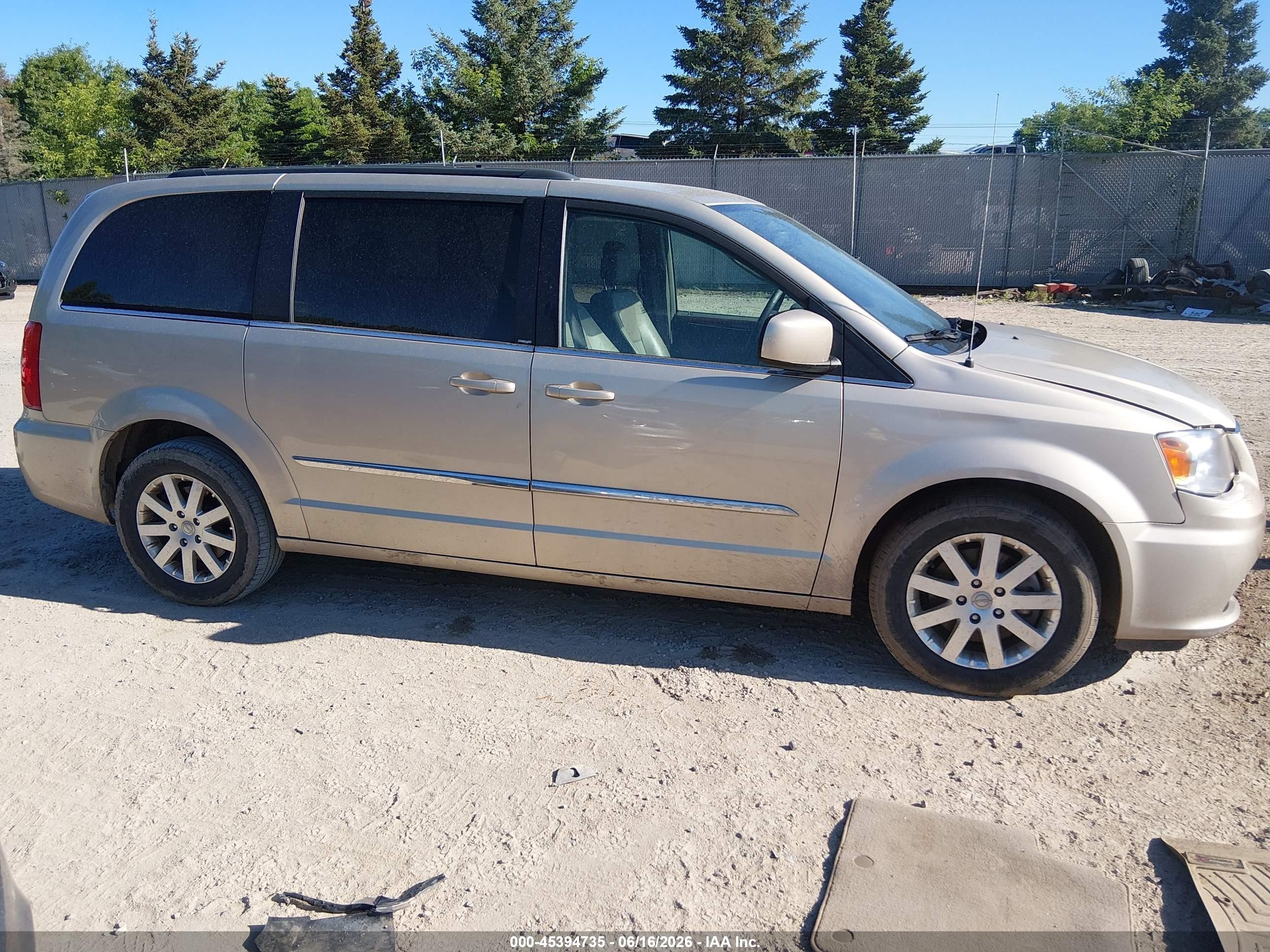 2013 Chrysler Town & Country Touring Золотой vin: 2C4RC1BG8DR510851