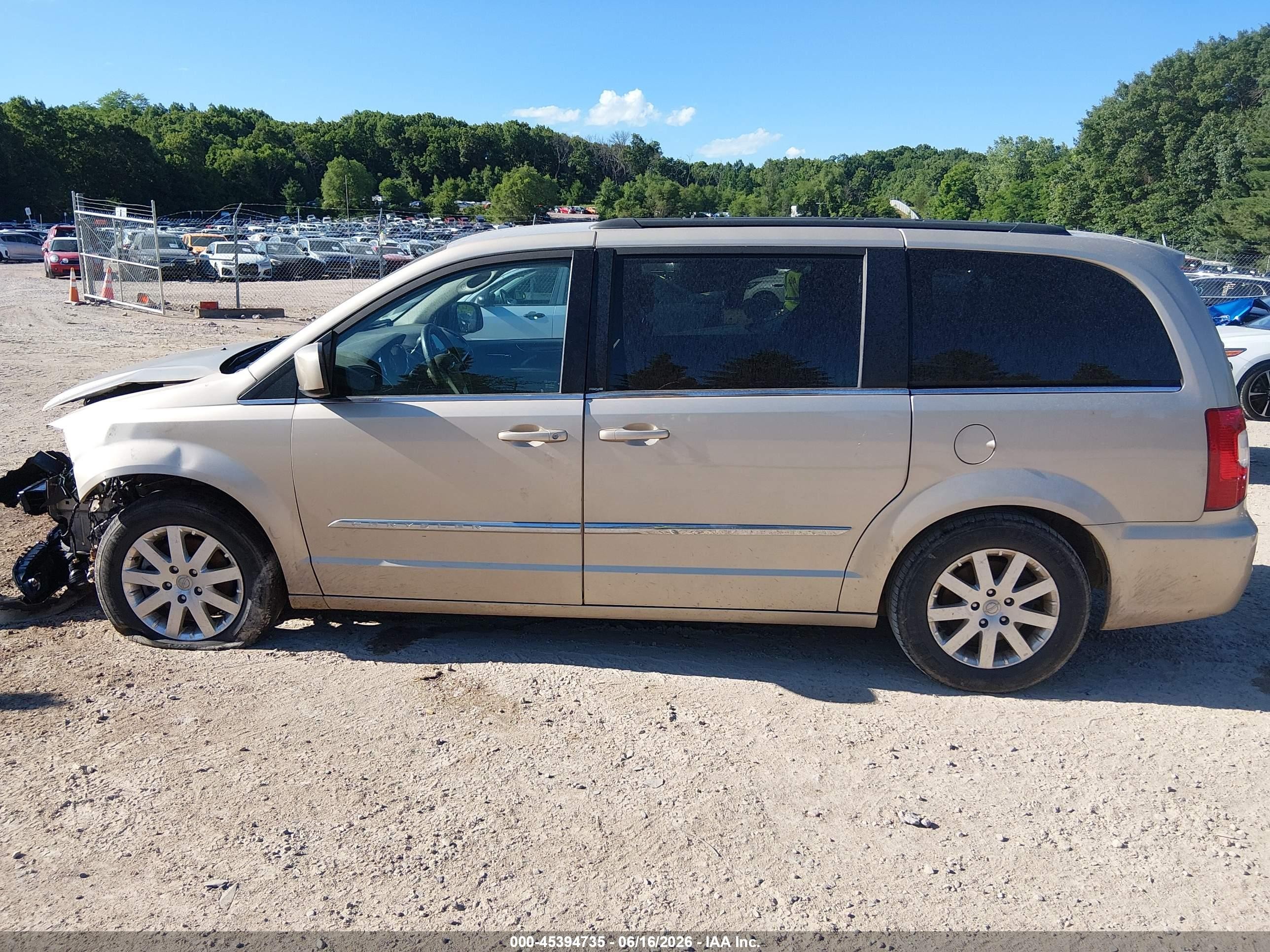 2013 Chrysler Town & Country Touring Золотой vin: 2C4RC1BG8DR510851