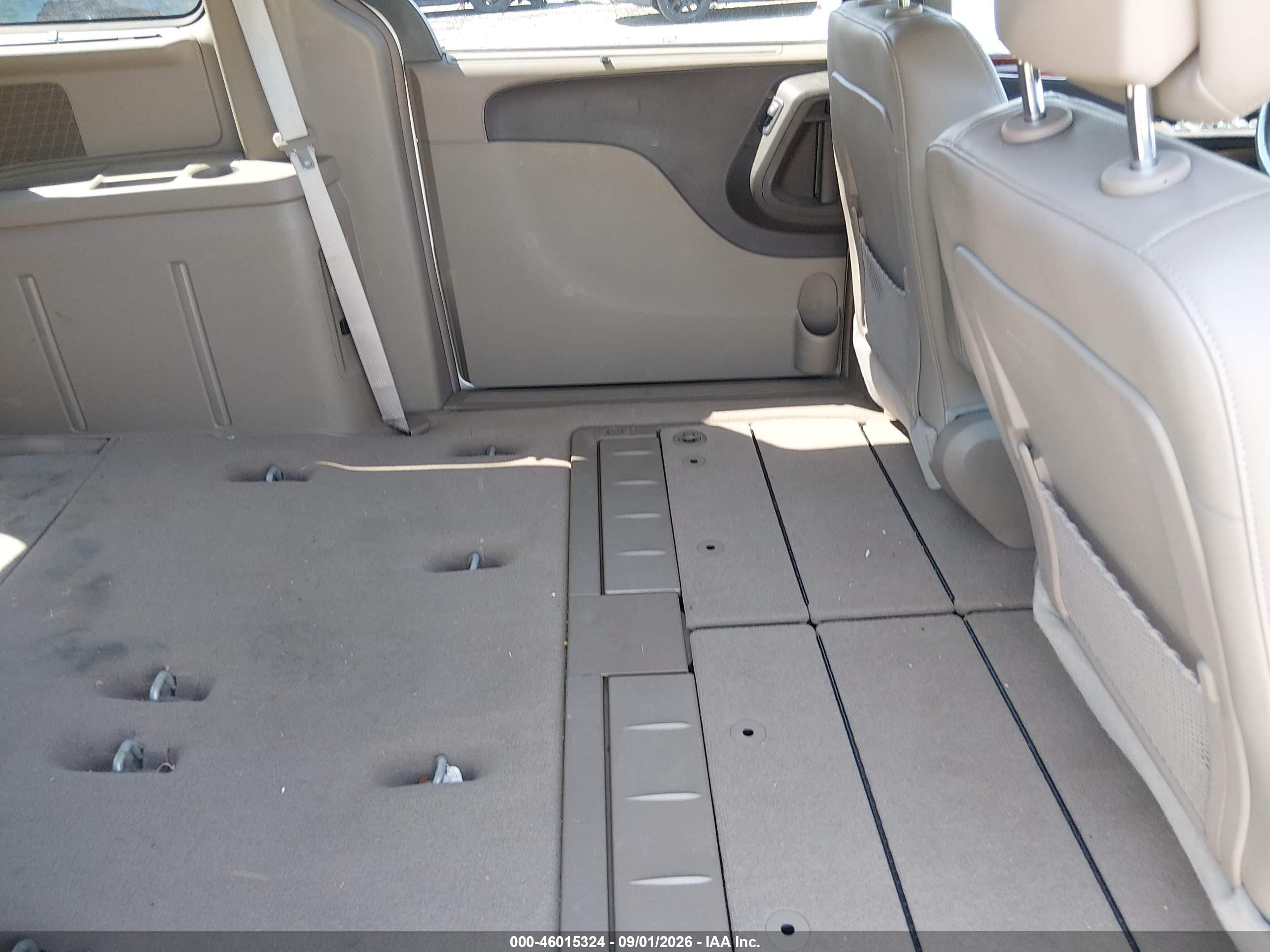 2013 Chrysler Town & Country Touring Бежевый vin: 2C4RC1BG8DR573528