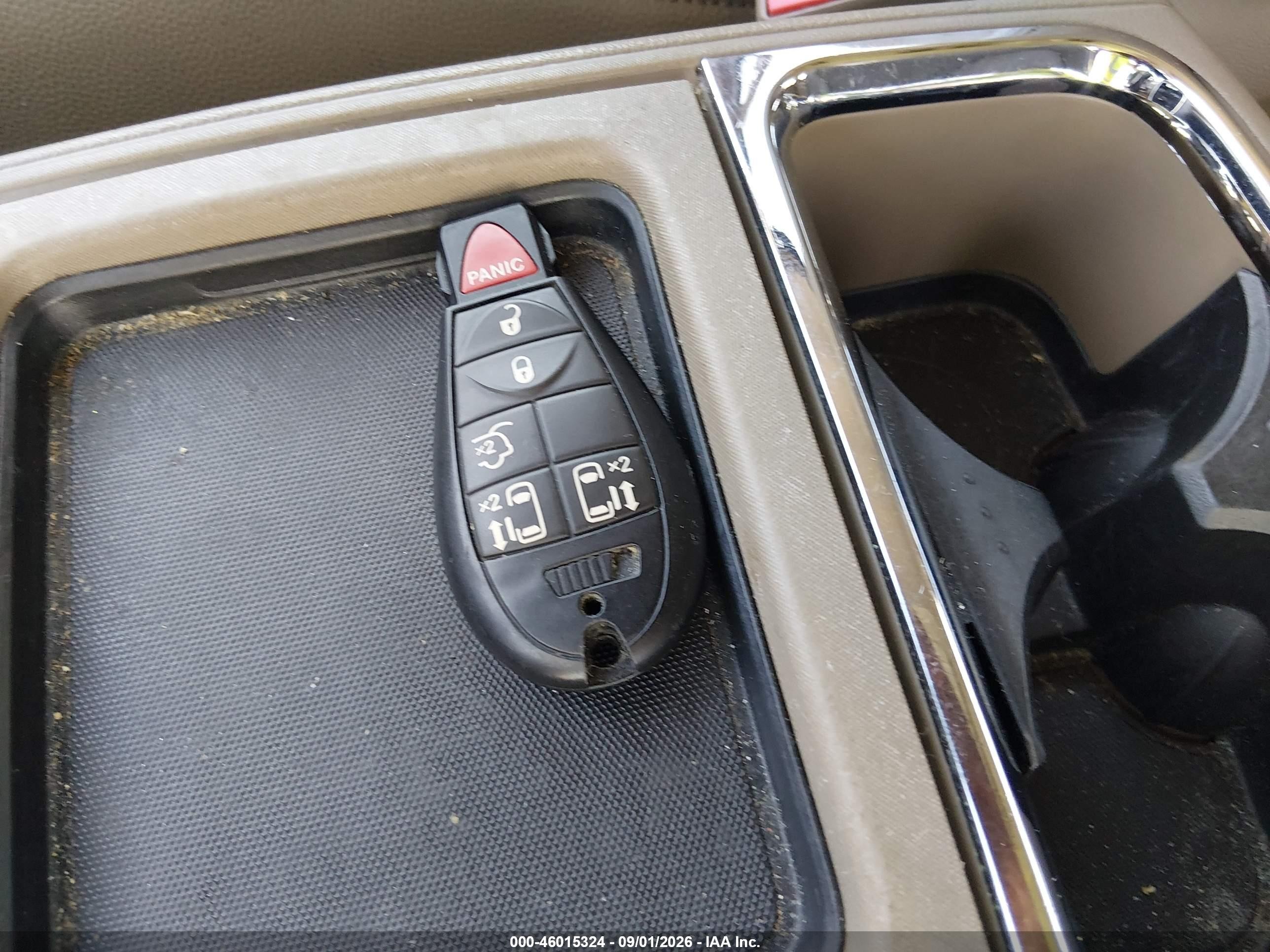 2013 Chrysler Town & Country Touring Бежевый vin: 2C4RC1BG8DR573528