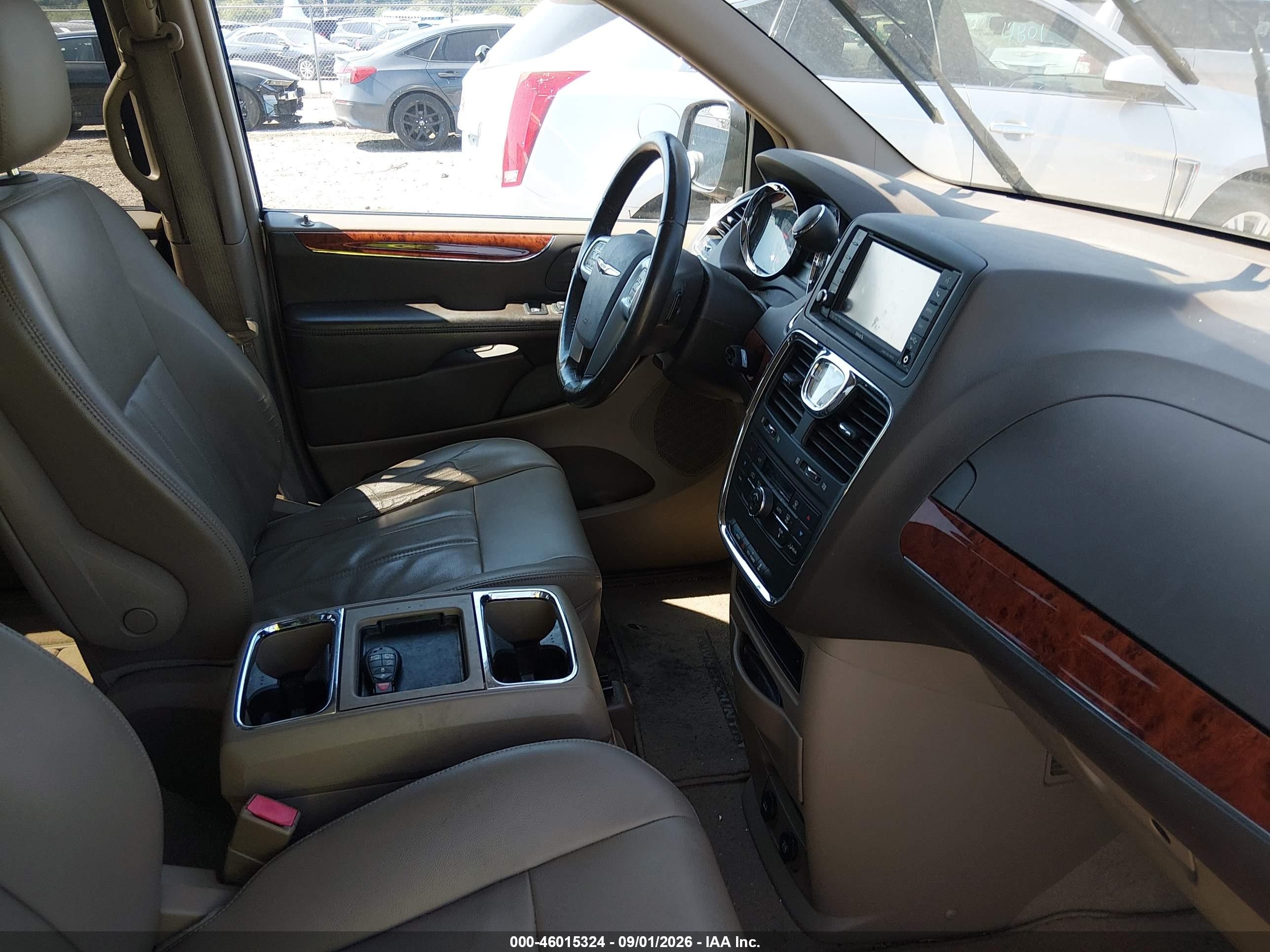 2013 Chrysler Town & Country Touring Бежевый vin: 2C4RC1BG8DR573528