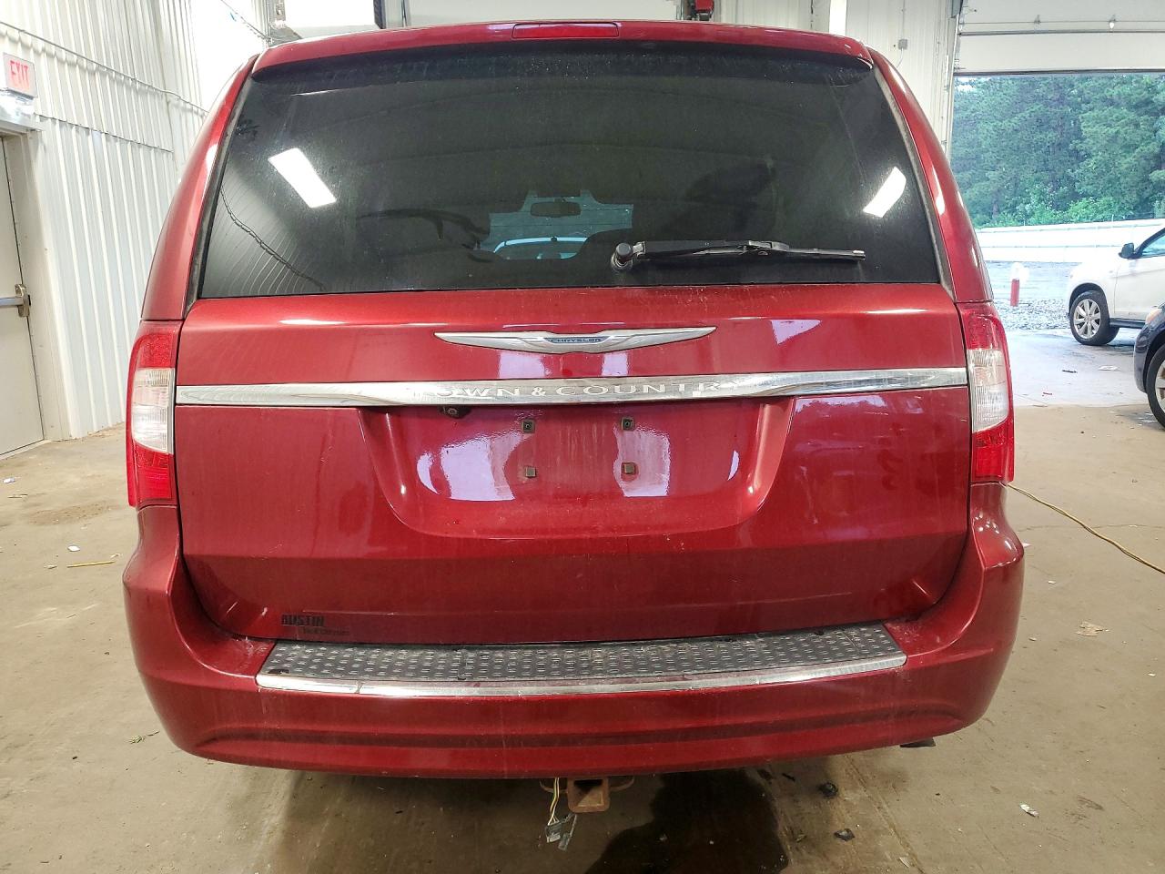2013 Chrysler Town & Country Touring Red vin: 2C4RC1BG8DR604373