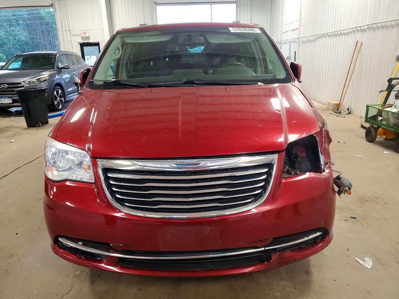 2013 Chrysler Town & Country Touring Red vin: 2C4RC1BG8DR604373