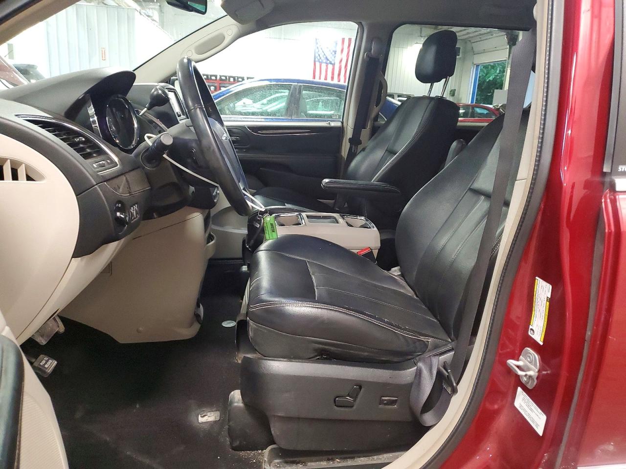 2013 Chrysler Town & Country Touring Red vin: 2C4RC1BG8DR604373