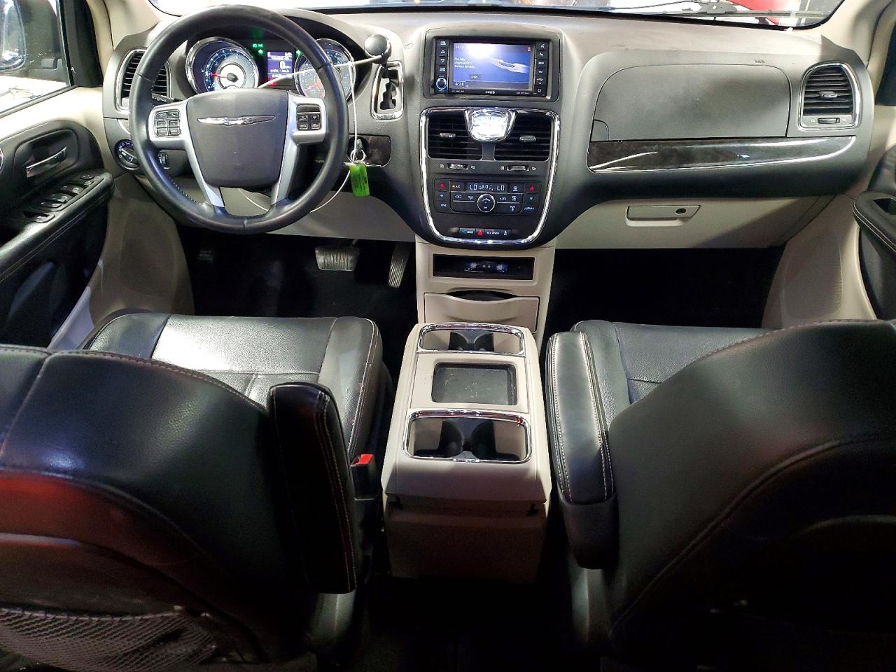 2013 Chrysler Town & Country Touring Red vin: 2C4RC1BG8DR604373
