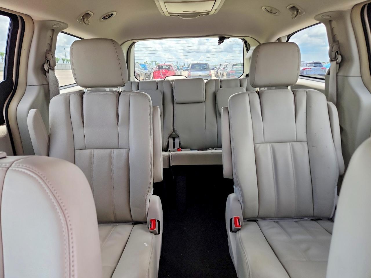 2013 Chrysler Town & Country Touring Tan vin: 2C4RC1BG8DR620265