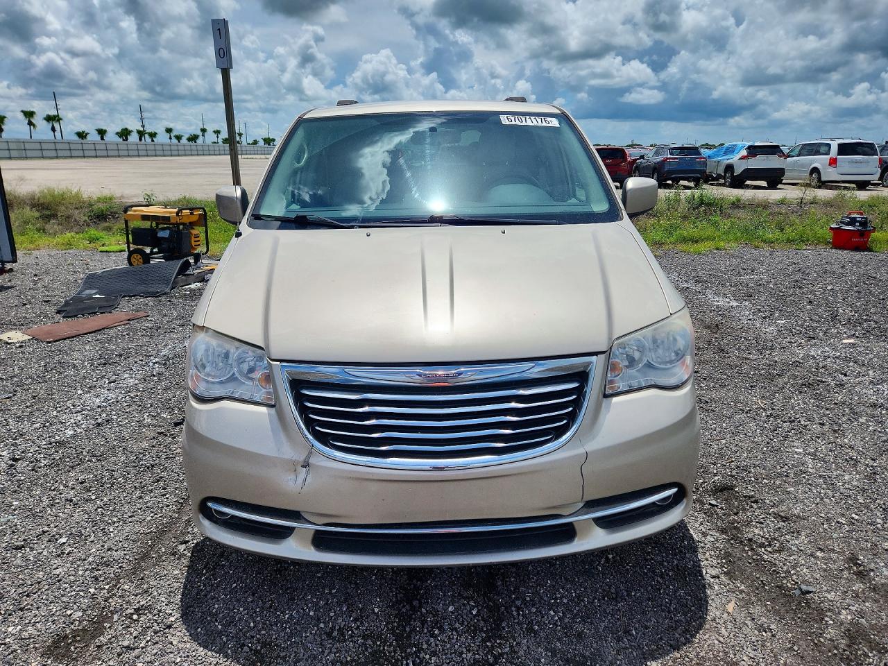 2013 Chrysler Town & Country Touring Tan vin: 2C4RC1BG8DR620265
