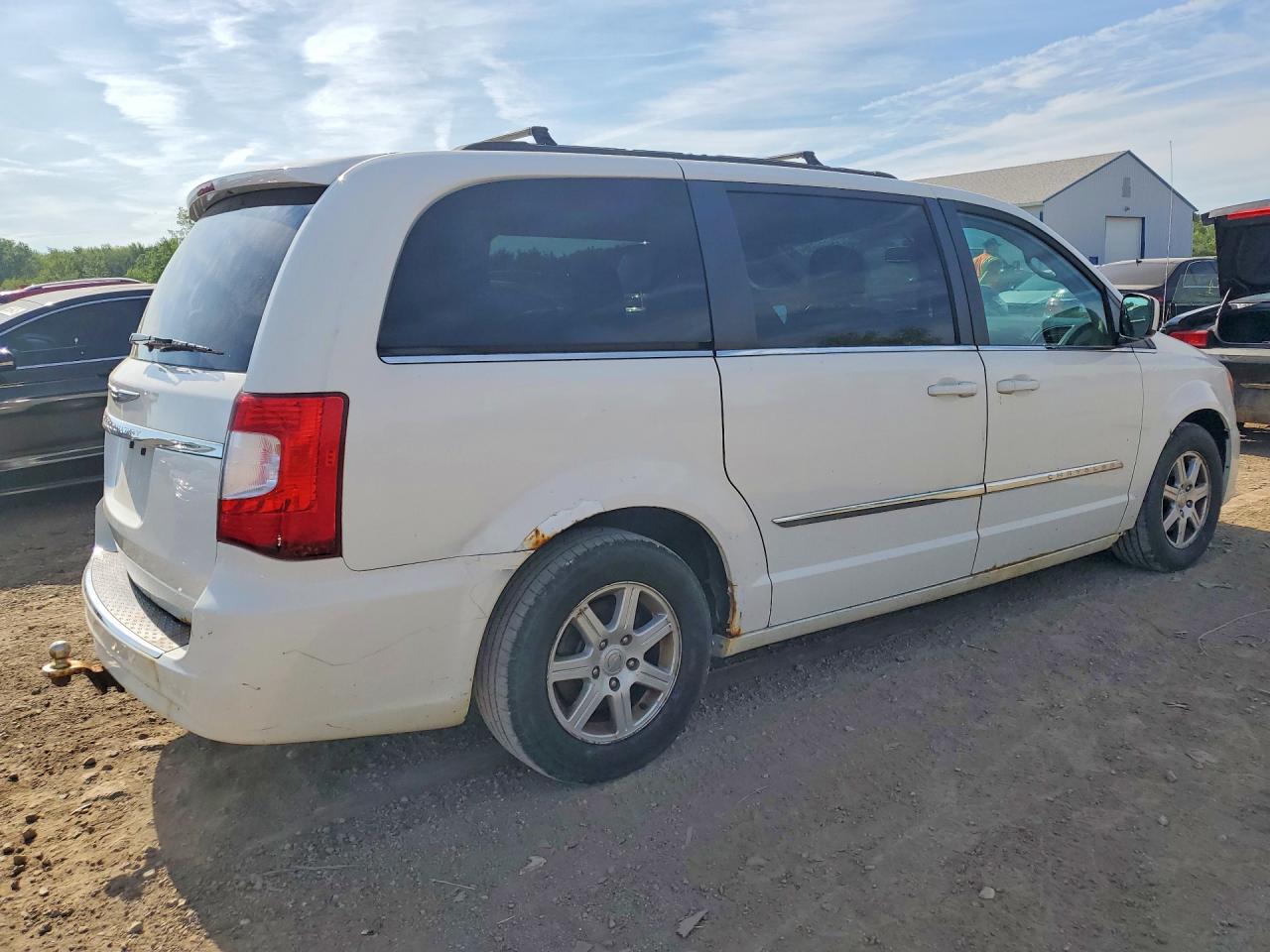 2013 Chrysler Town & Country Touring White vin: 2C4RC1BG8DR638135