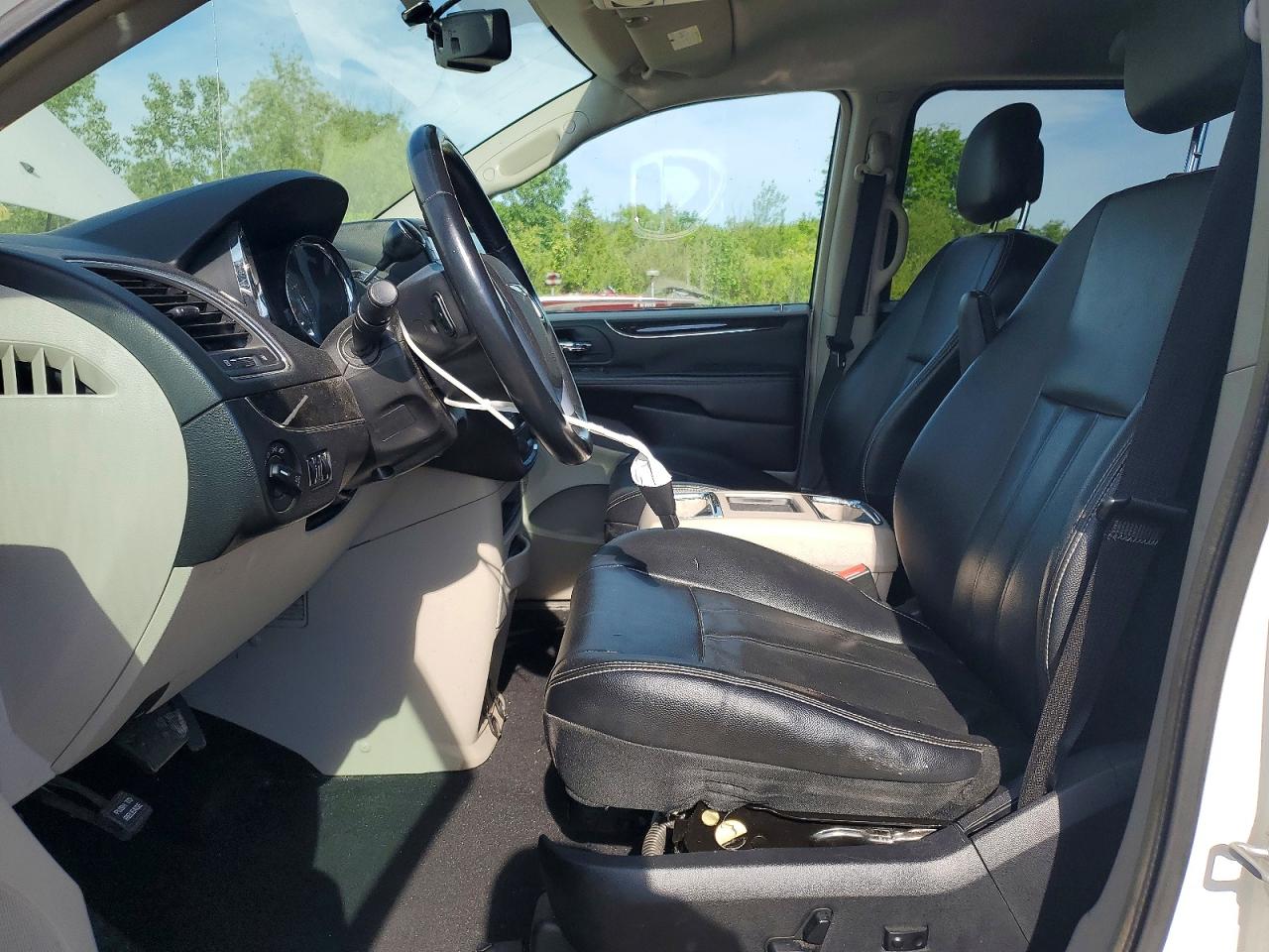 2013 Chrysler Town & Country Touring White vin: 2C4RC1BG8DR638135