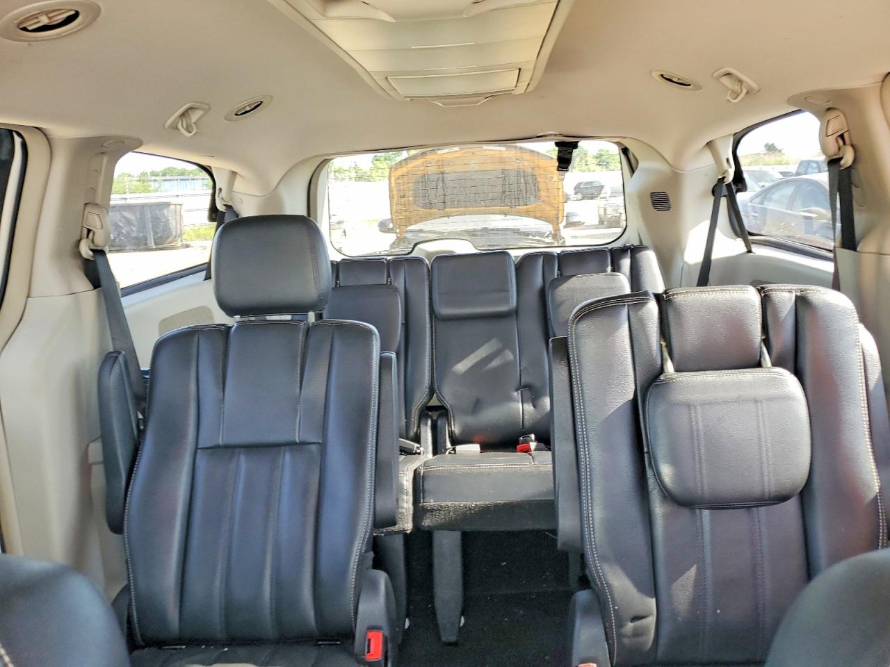 2013 Chrysler Town & Country Touring White vin: 2C4RC1BG8DR638135