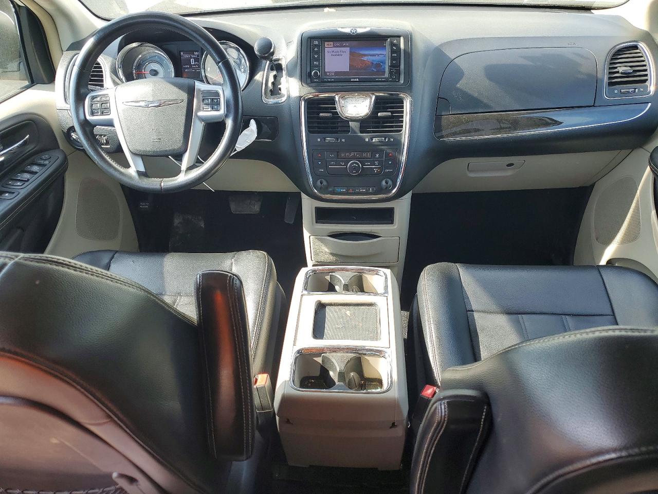 2013 Chrysler Town & Country Touring White vin: 2C4RC1BG8DR638135