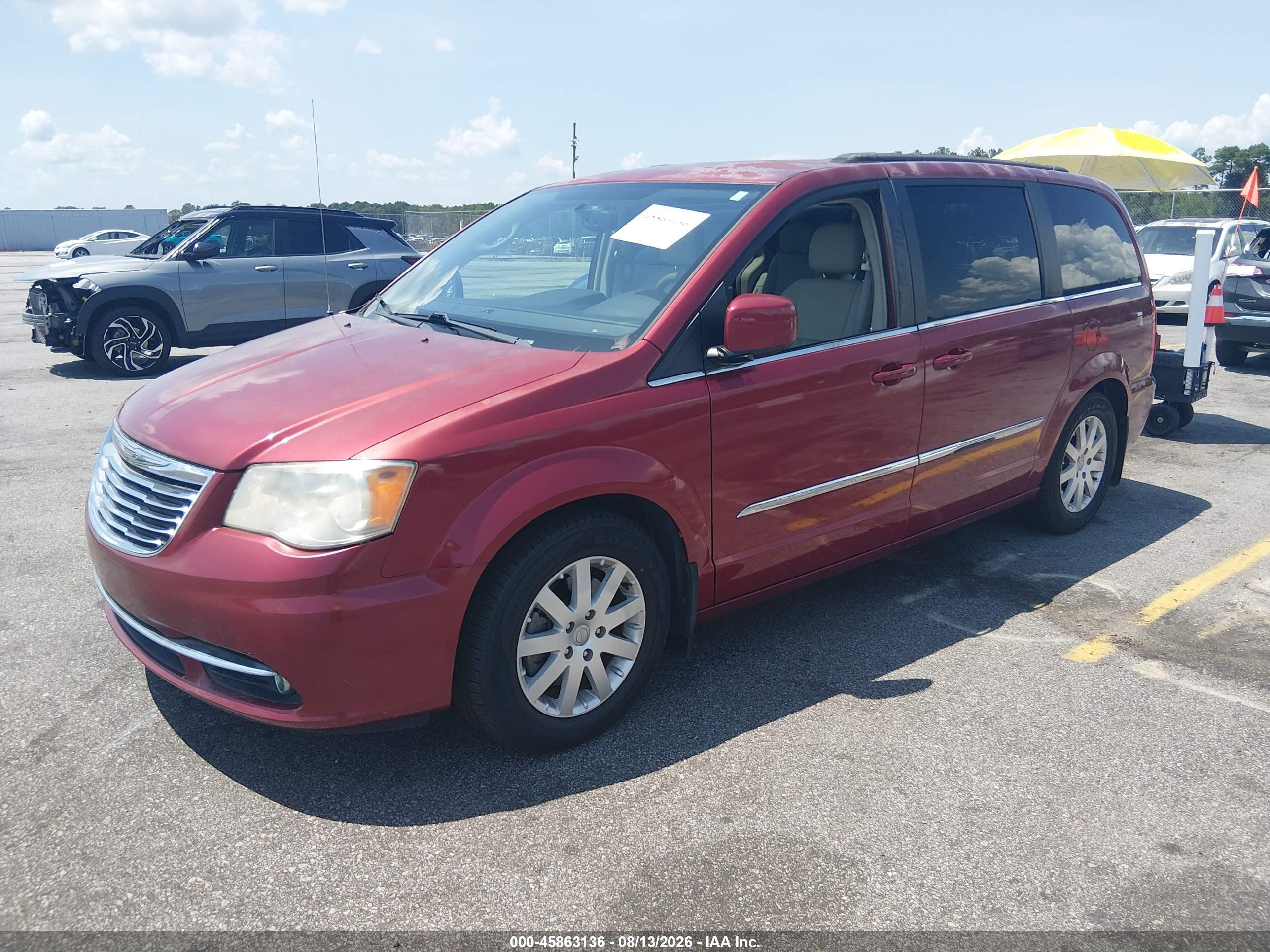 2013 Chrysler Town & Country Touring Red vin: 2C4RC1BG8DR647398
