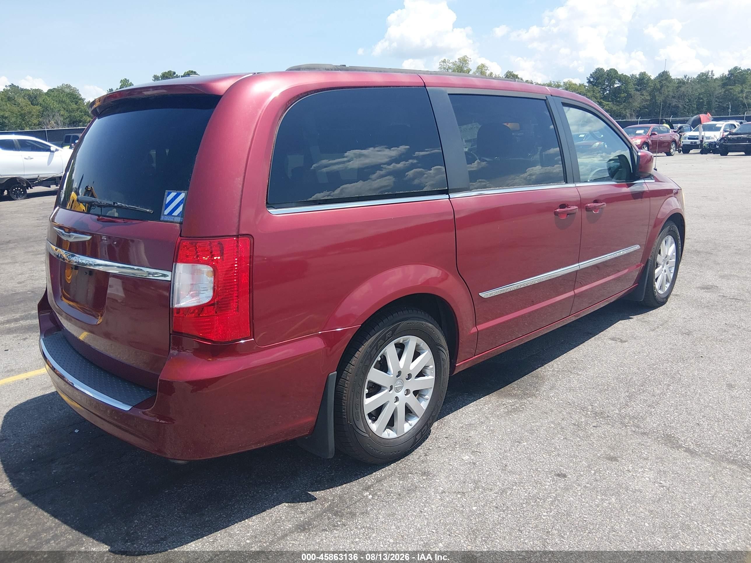 2013 Chrysler Town & Country Touring Red vin: 2C4RC1BG8DR647398