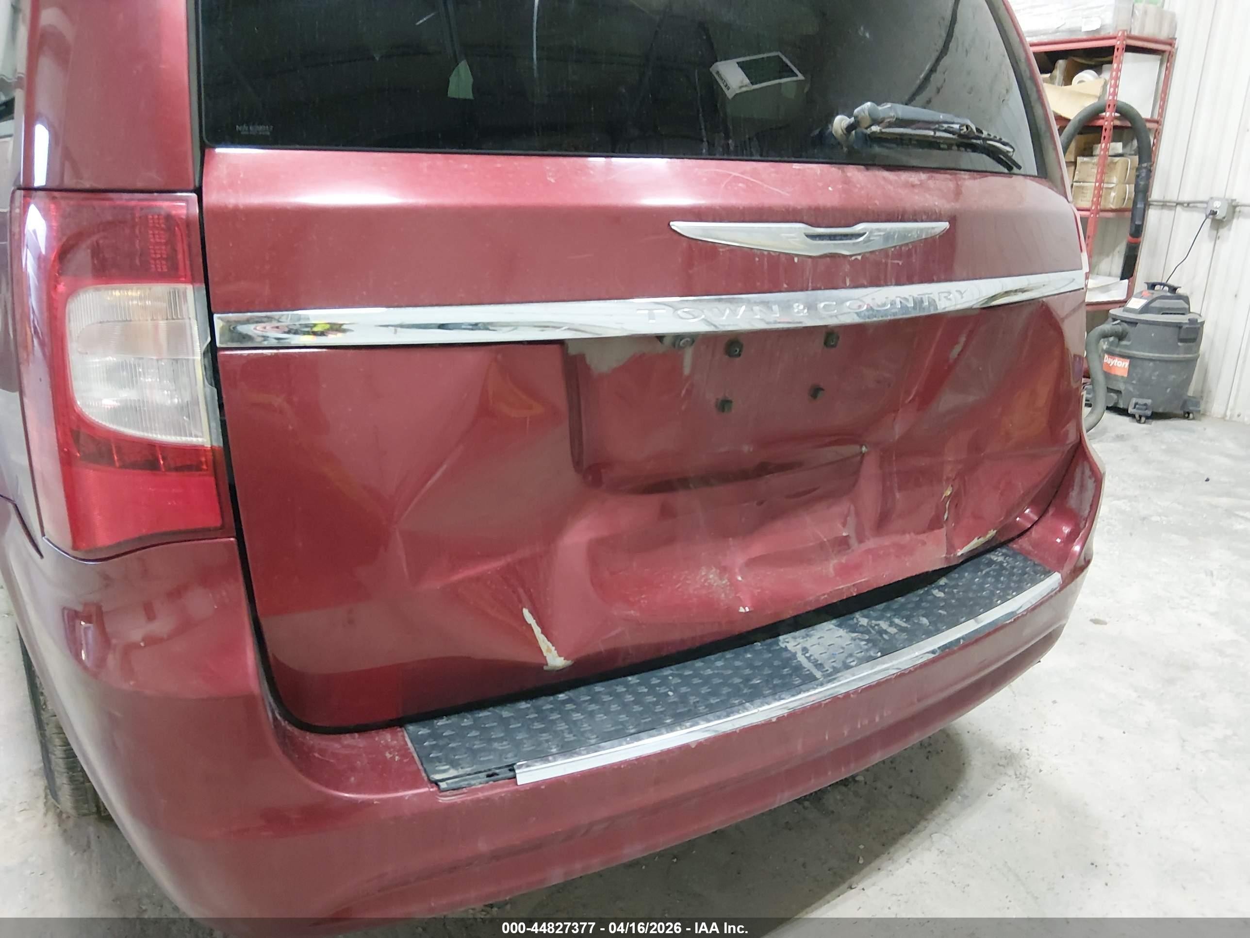2013 Chrysler Town & Country Touring Red vin: 2C4RC1BG8DR677758