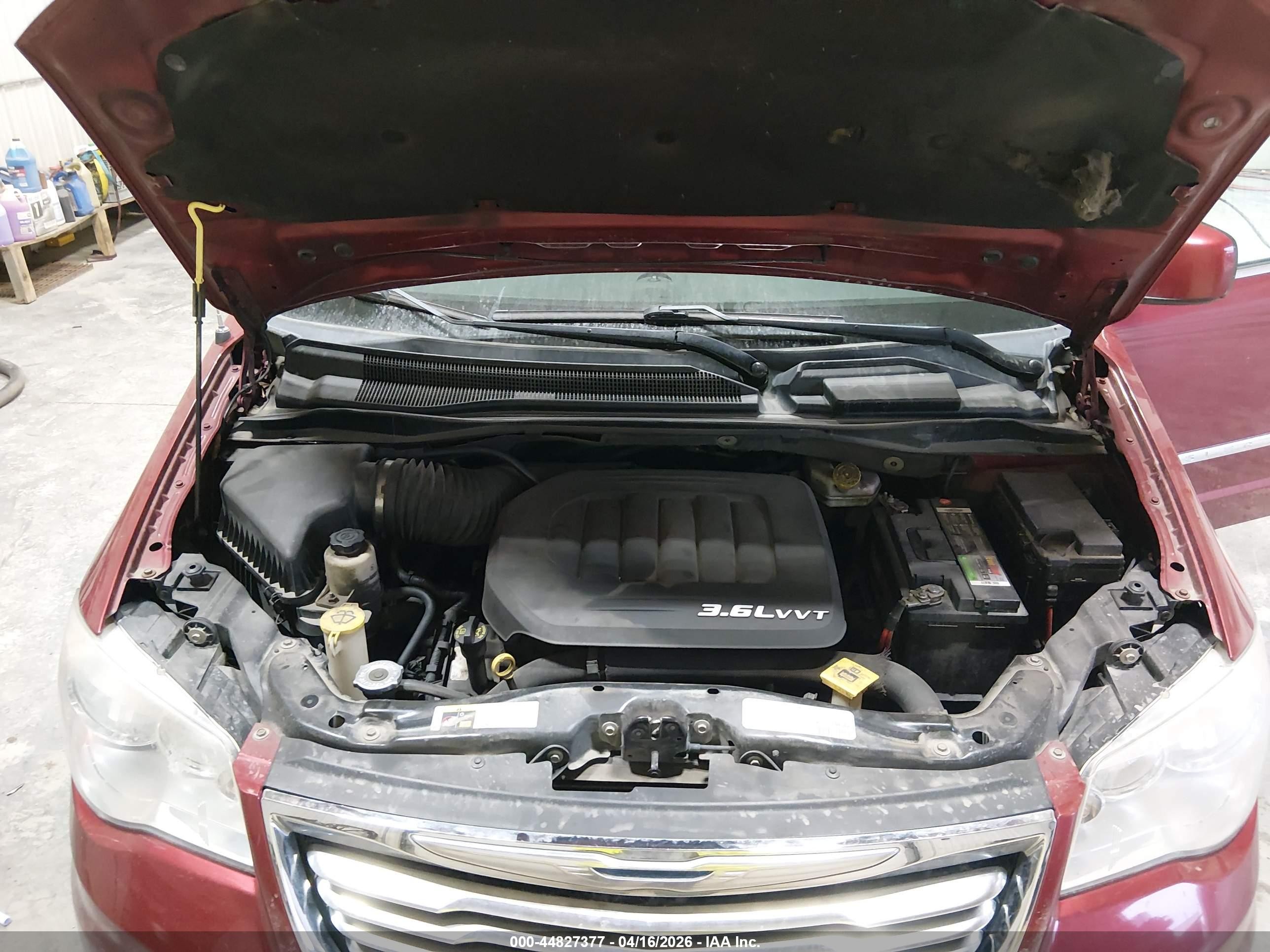 2013 Chrysler Town & Country Touring Red vin: 2C4RC1BG8DR677758
