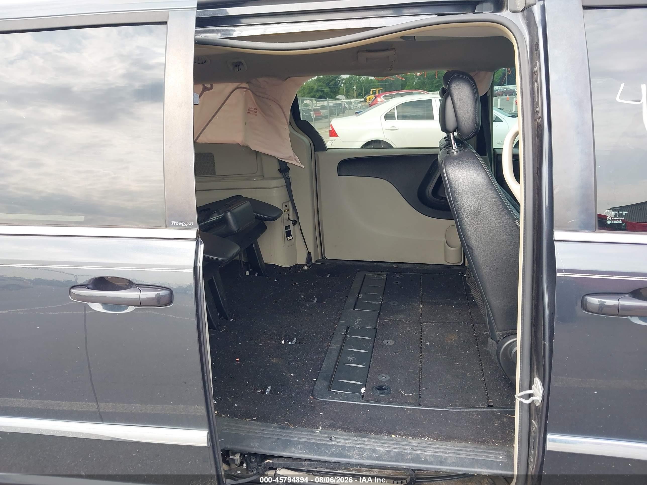2013 Chrysler Town & Country Touring Blue vin: 2C4RC1BG8DR689182