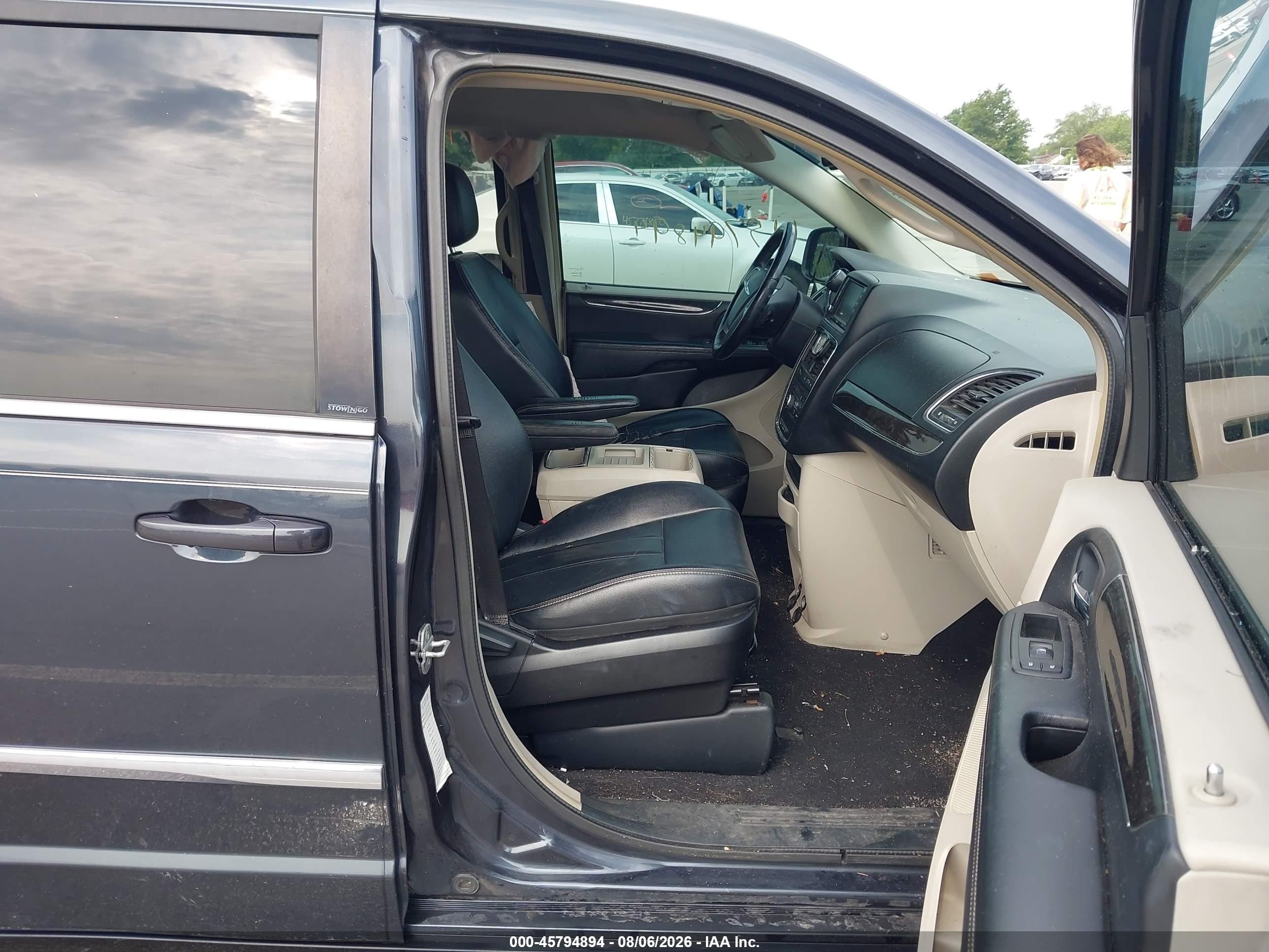 2013 Chrysler Town & Country Touring Blue vin: 2C4RC1BG8DR689182