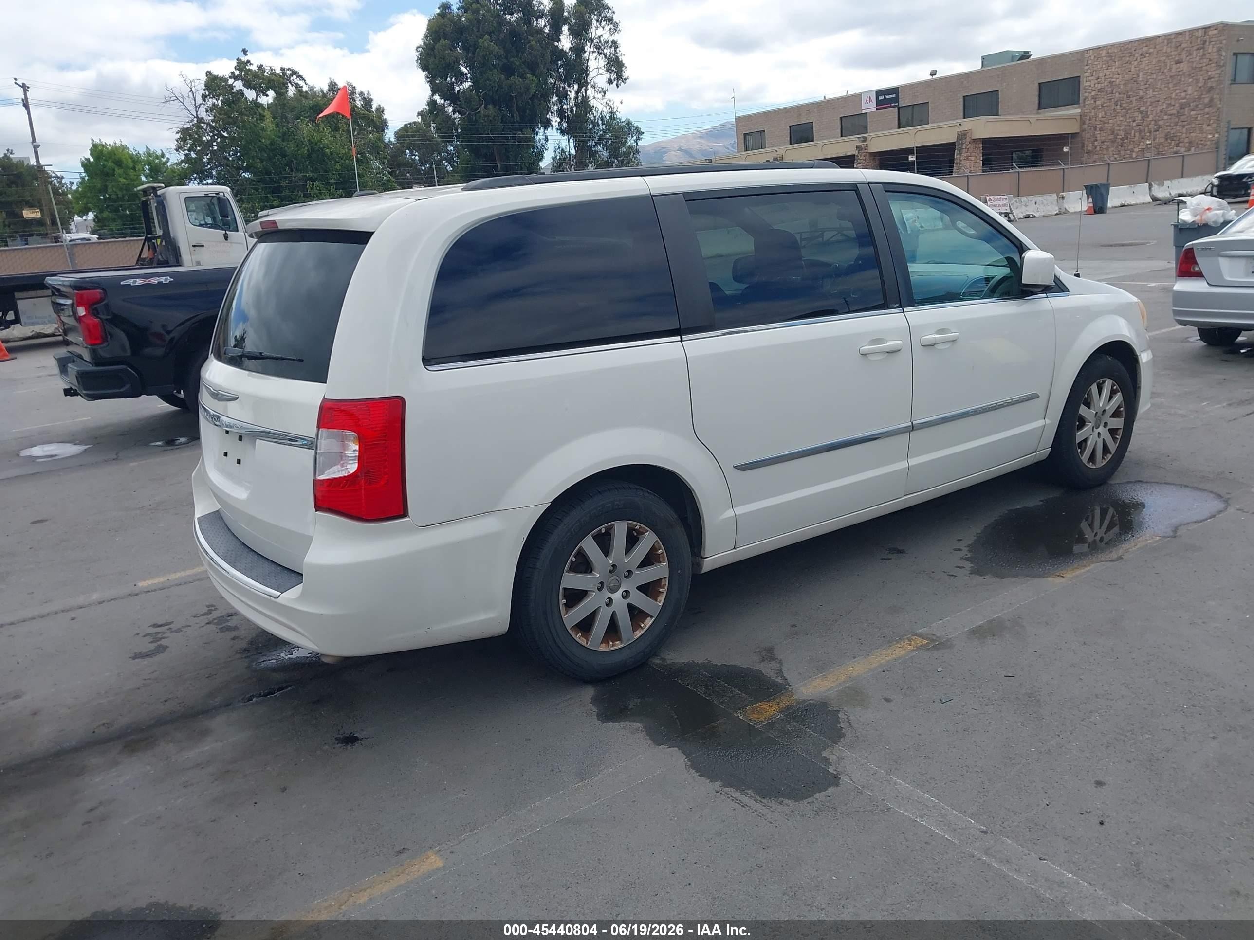 2013 Chrysler Town & Country Touring Белый vin: 2C4RC1BG8DR690798