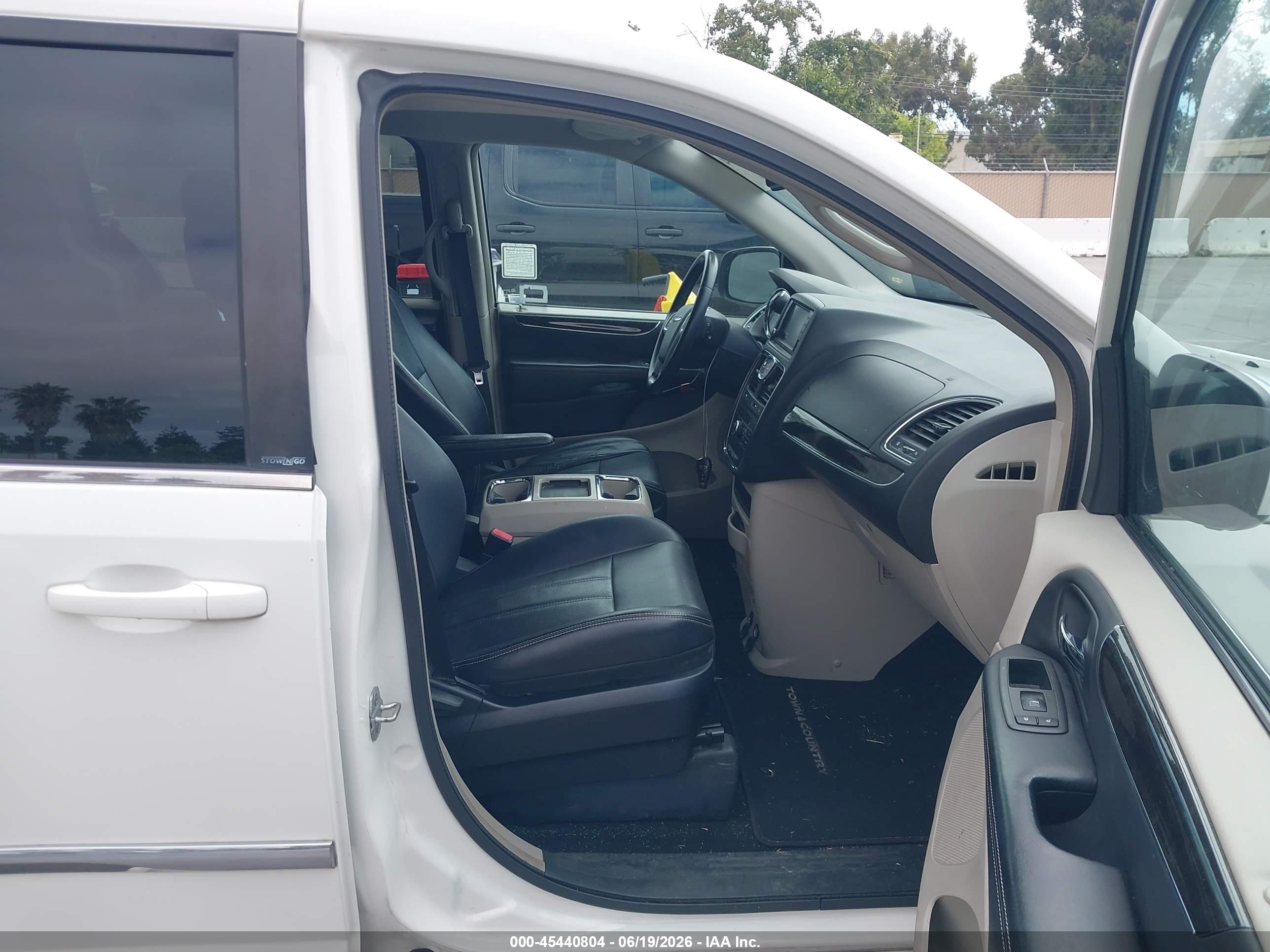 2013 Chrysler Town & Country Touring Белый vin: 2C4RC1BG8DR690798