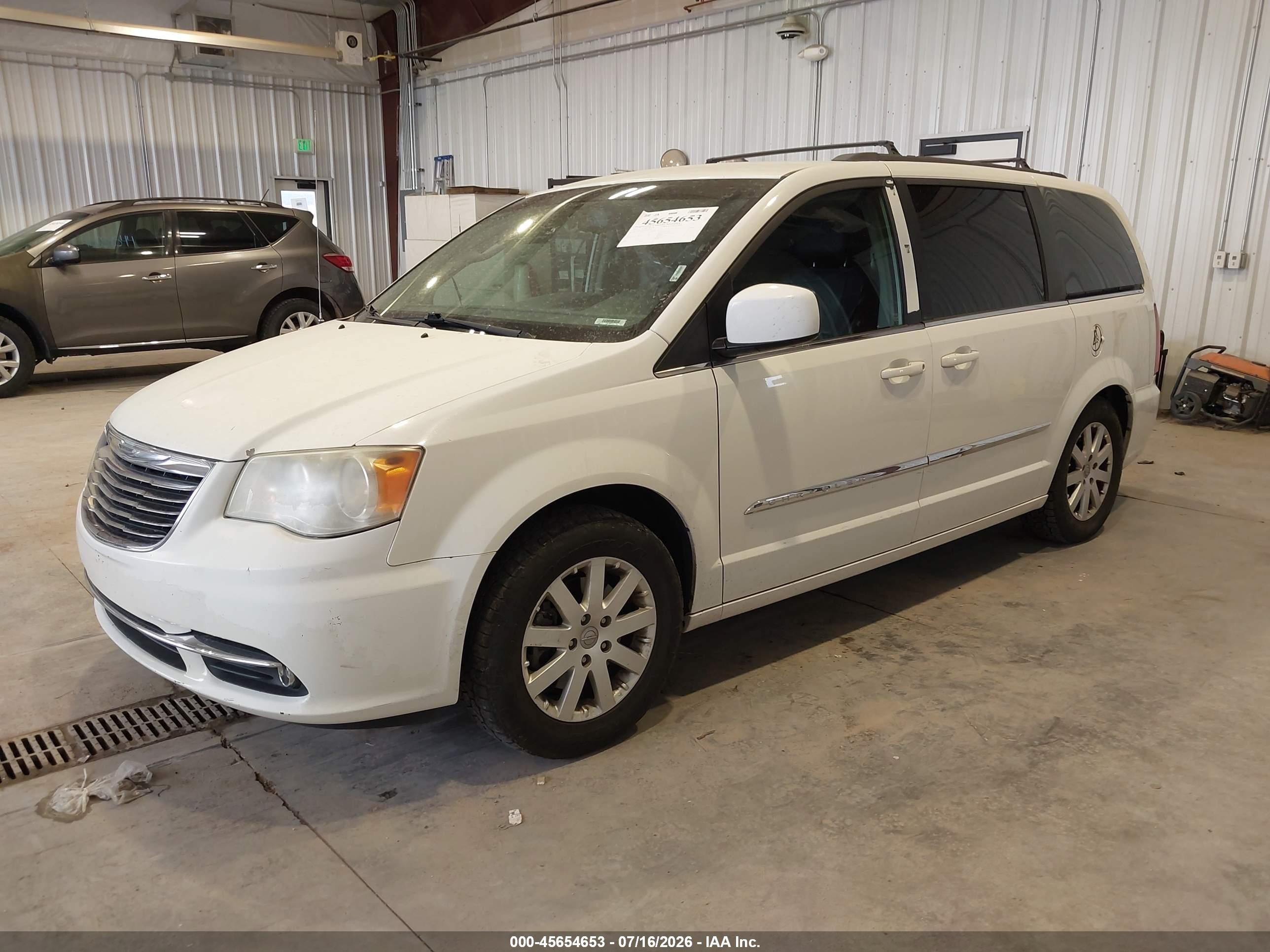 2013 Chrysler Town & Country Touring White vin: 2C4RC1BG8DR696181