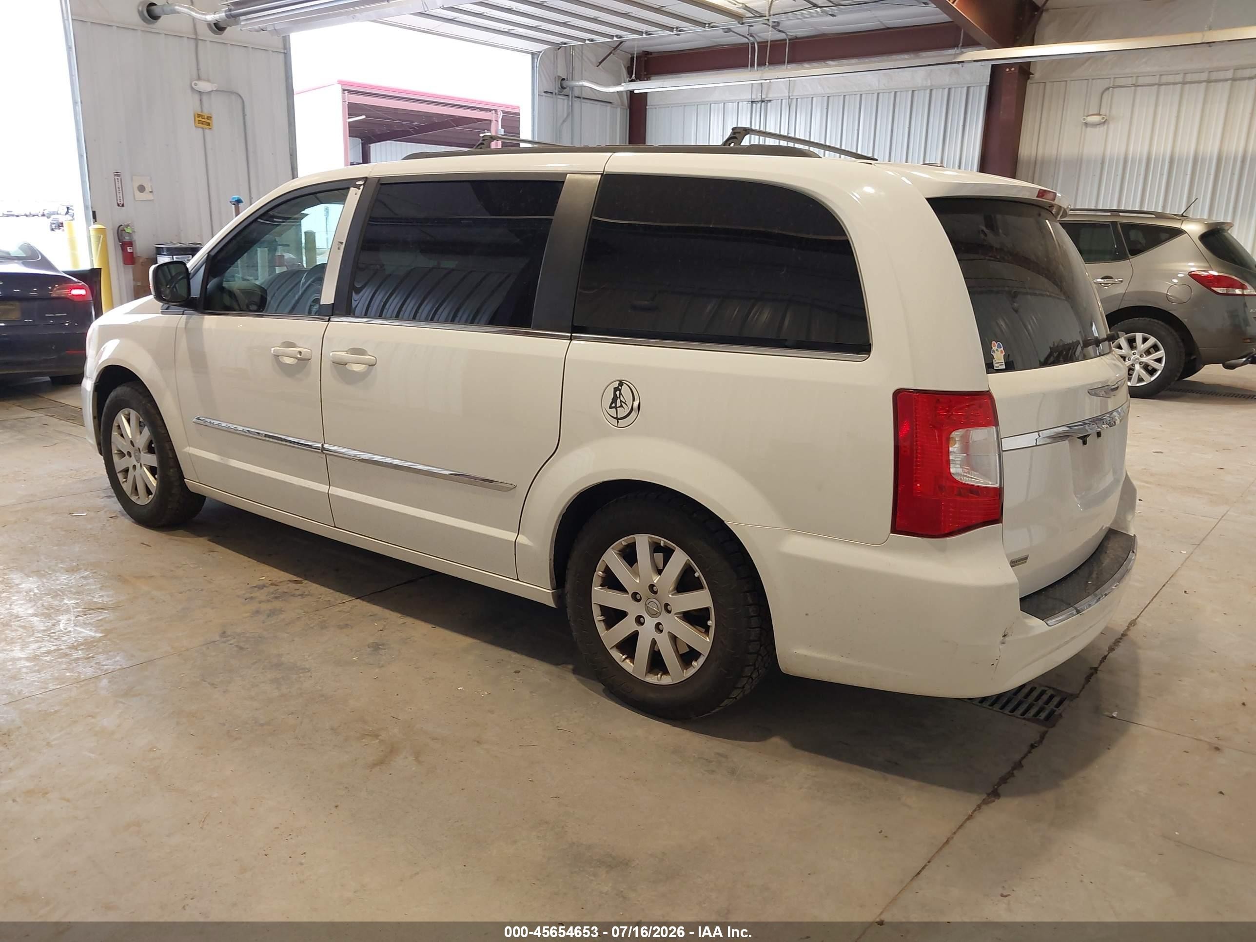 2013 Chrysler Town & Country Touring White vin: 2C4RC1BG8DR696181
