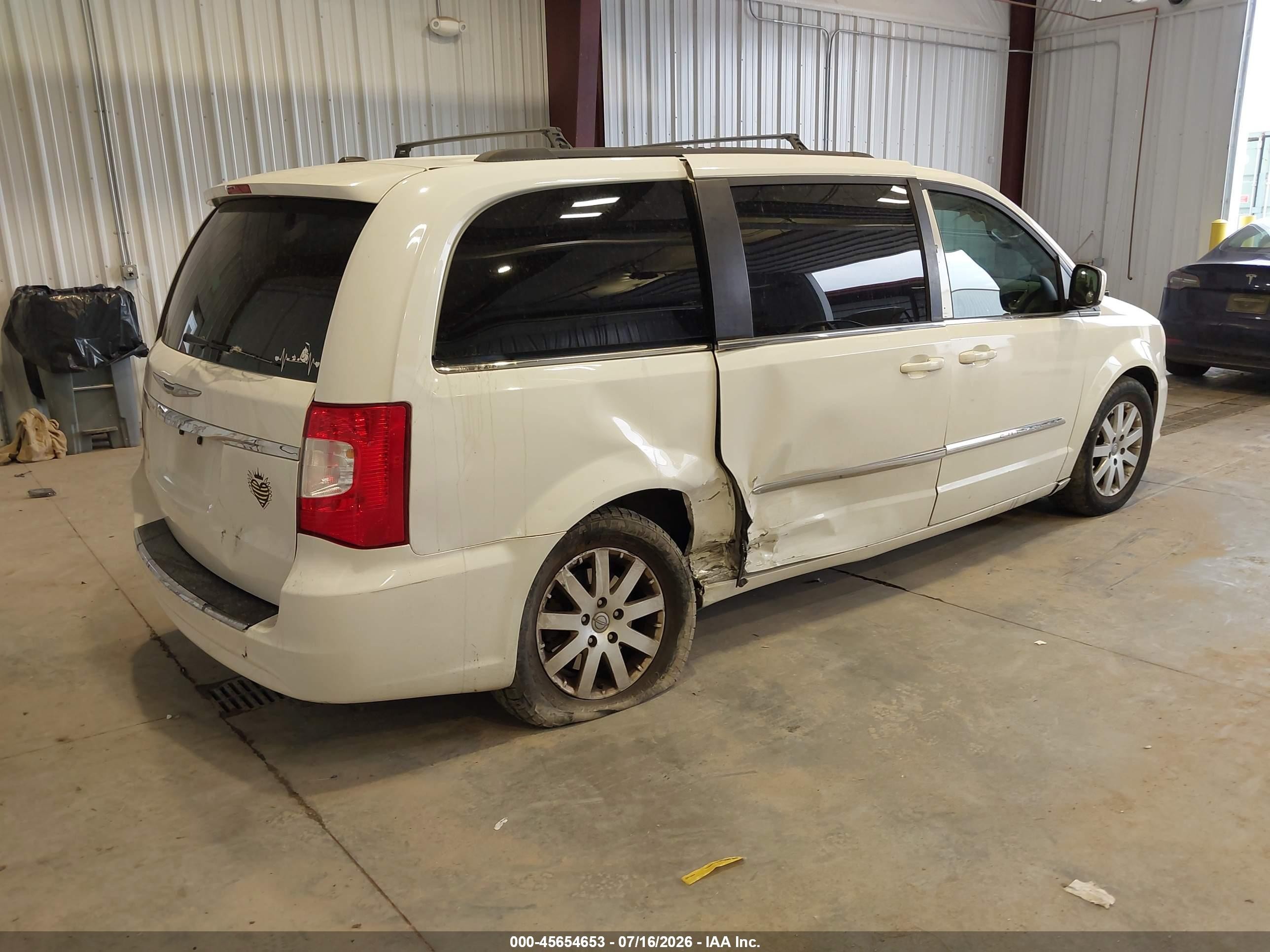 2013 Chrysler Town & Country Touring White vin: 2C4RC1BG8DR696181