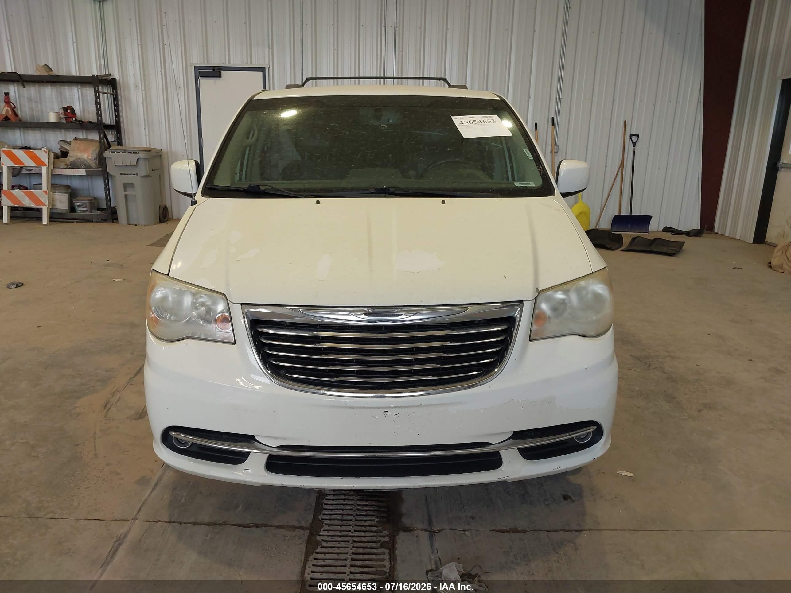 2013 Chrysler Town & Country Touring White vin: 2C4RC1BG8DR696181