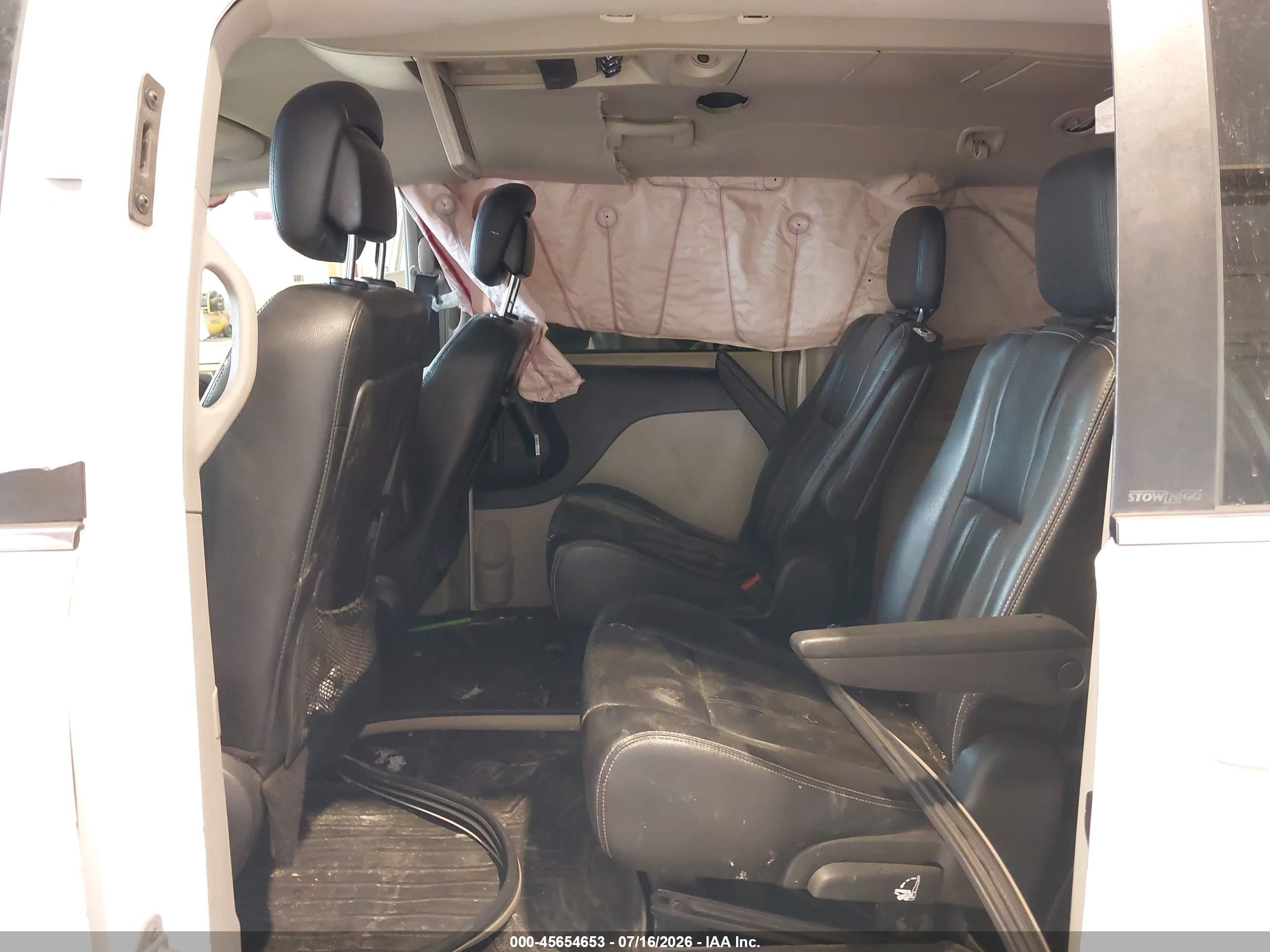 2013 Chrysler Town & Country Touring White vin: 2C4RC1BG8DR696181