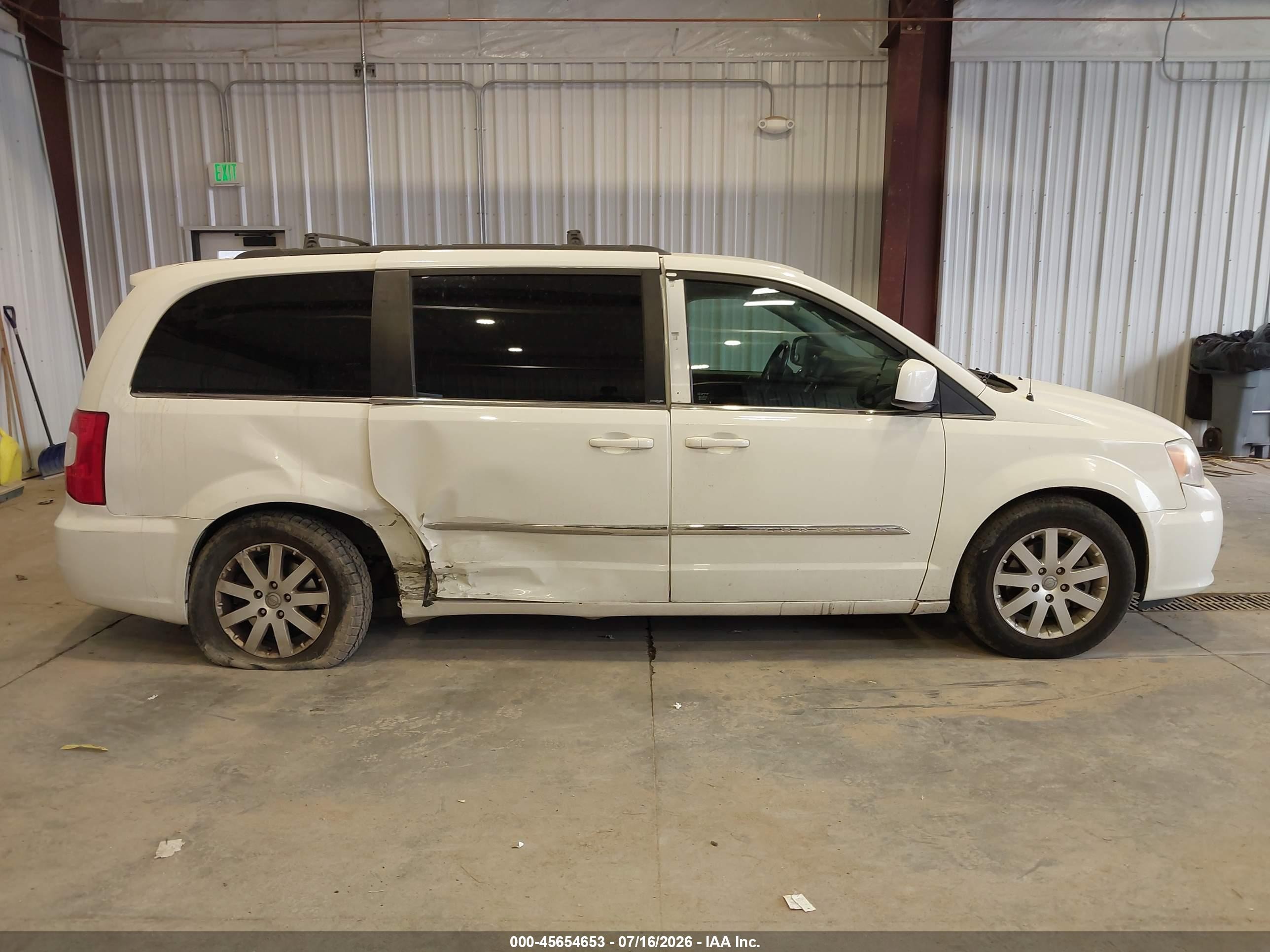 2013 Chrysler Town & Country Touring White vin: 2C4RC1BG8DR696181