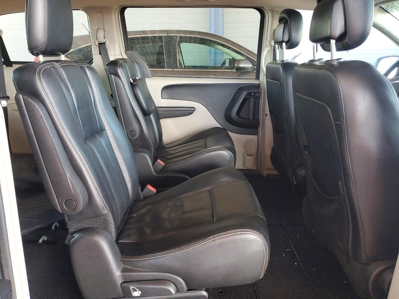 2013 Chrysler Town & Country Touring Silver vin: 2C4RC1BG8DR708393