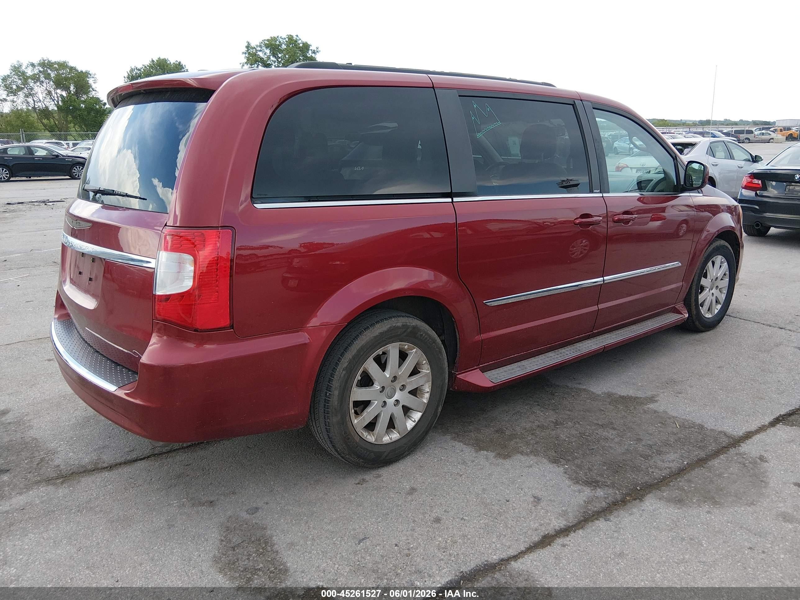 2013 Chrysler Town & Country Touring Red vin: 2C4RC1BG8DR769954