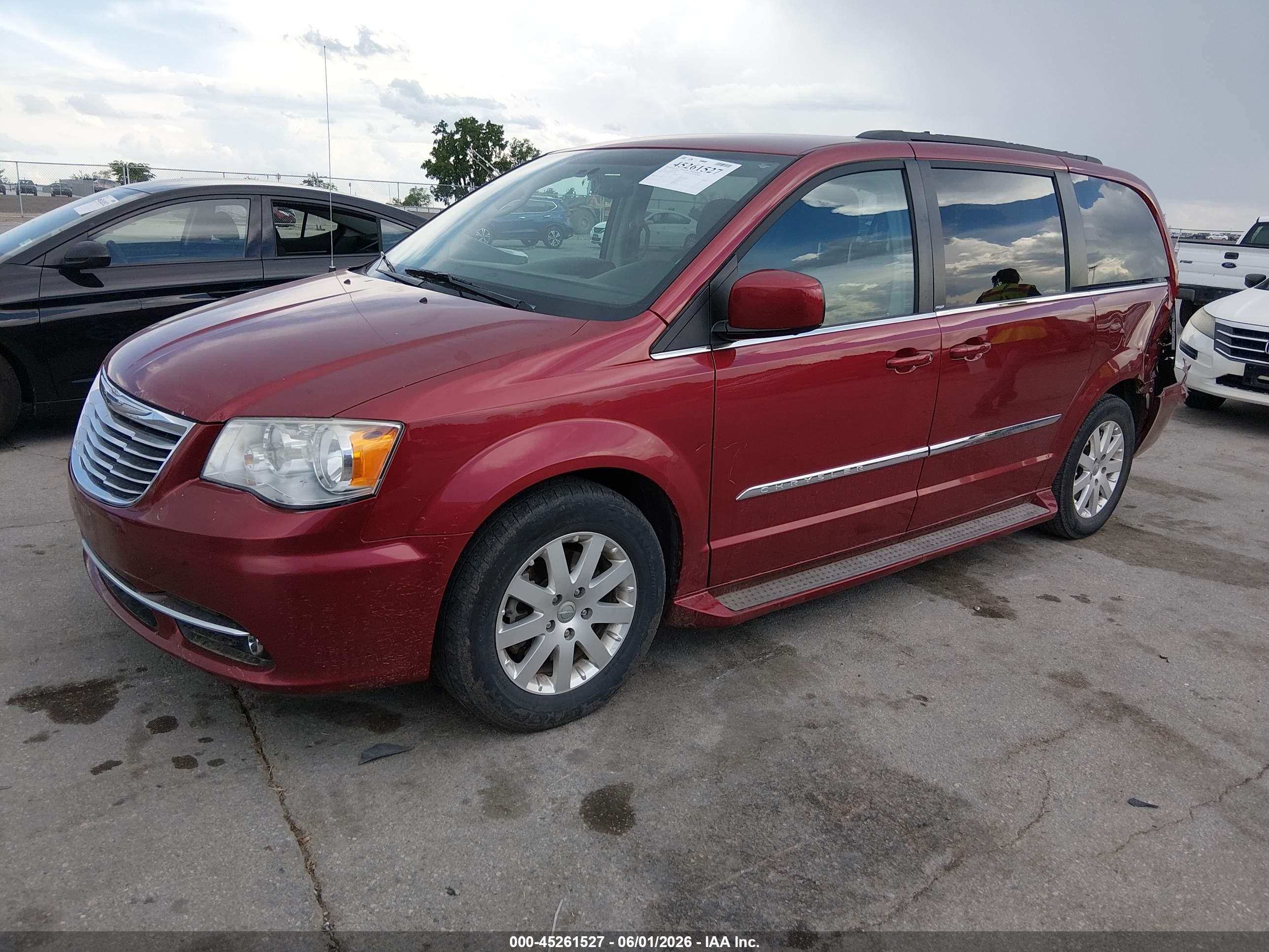 2013 Chrysler Town & Country Touring Red vin: 2C4RC1BG8DR769954