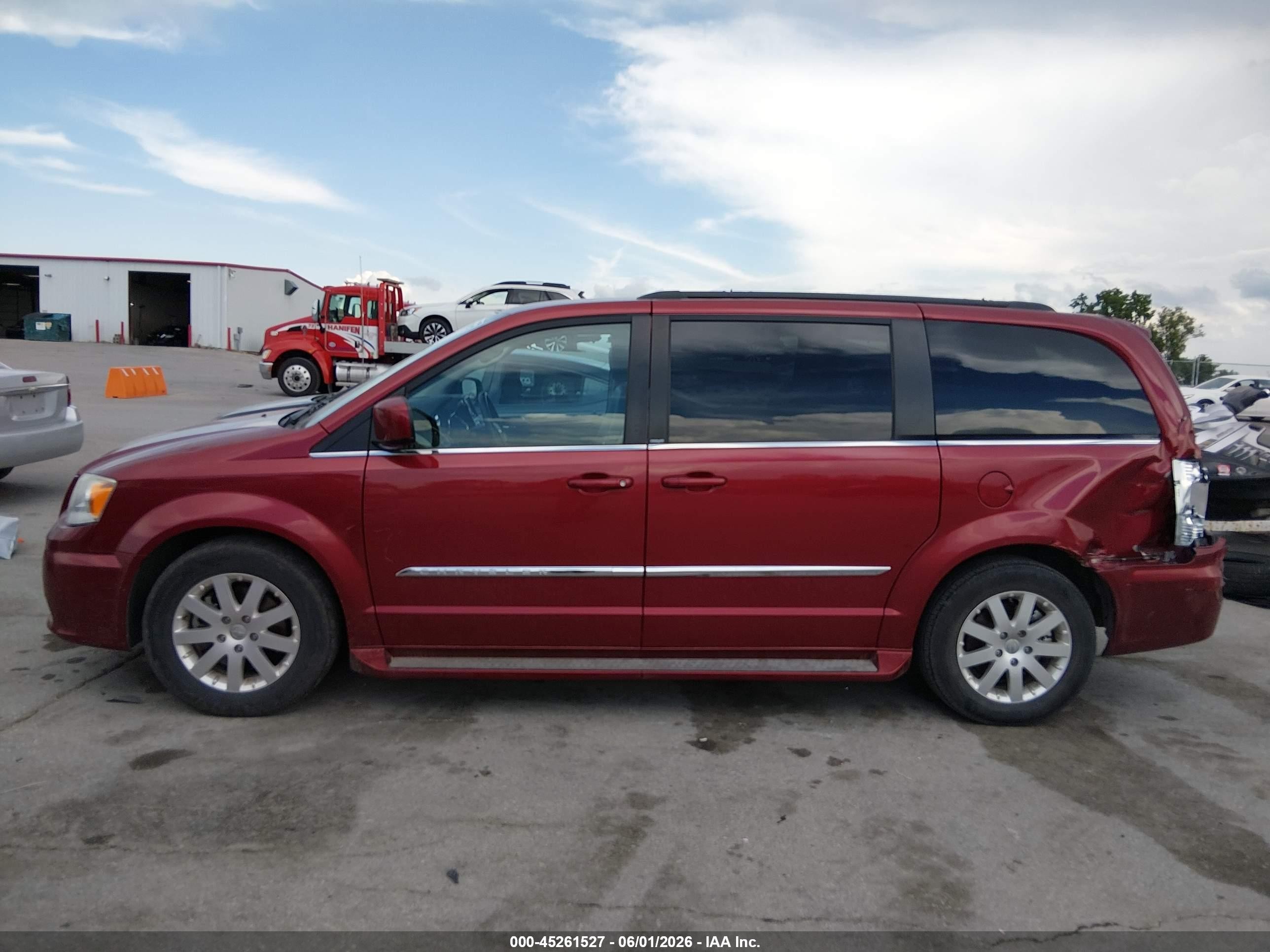 2013 Chrysler Town & Country Touring Red vin: 2C4RC1BG8DR769954