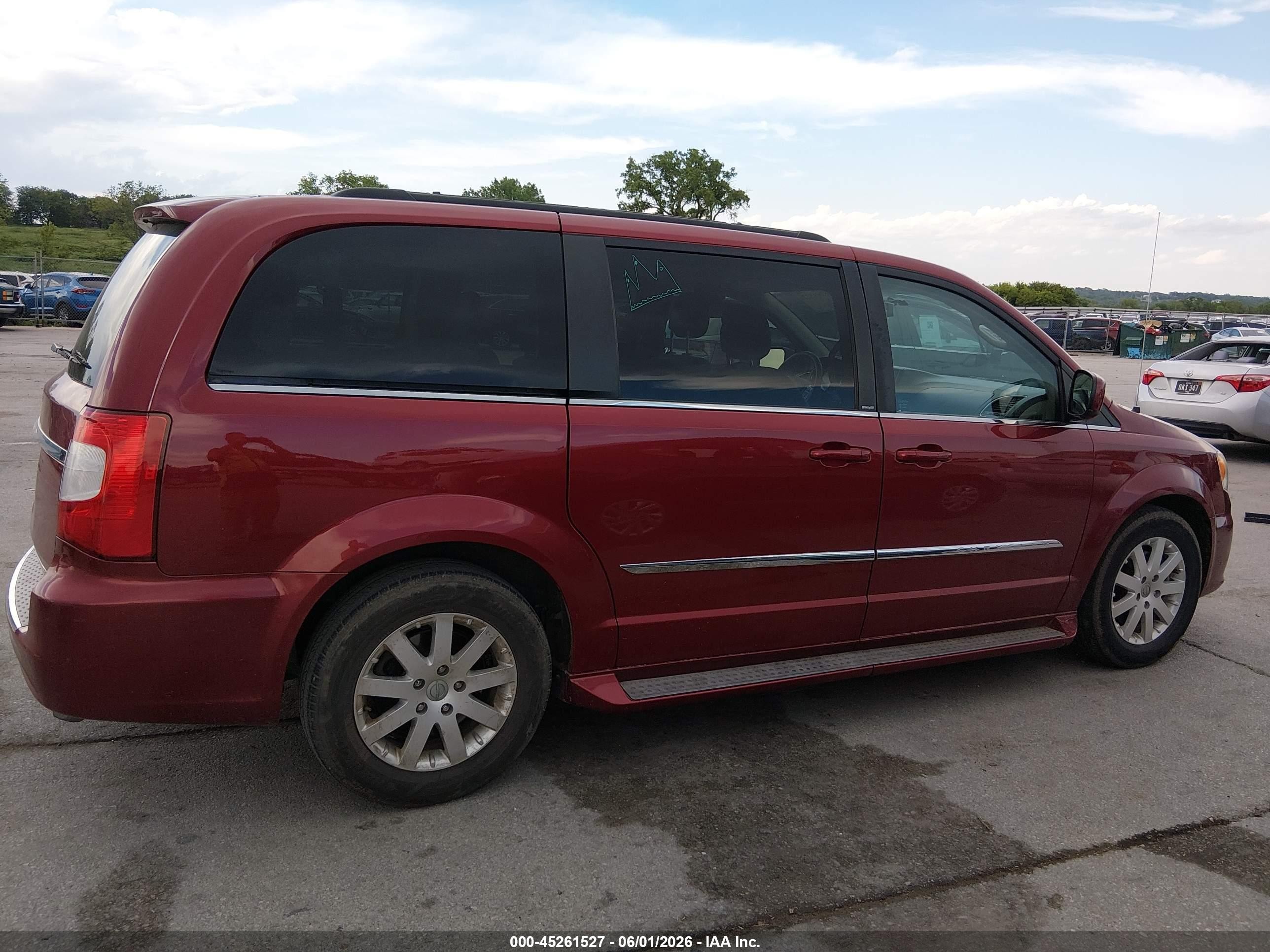 2013 Chrysler Town & Country Touring Red vin: 2C4RC1BG8DR769954