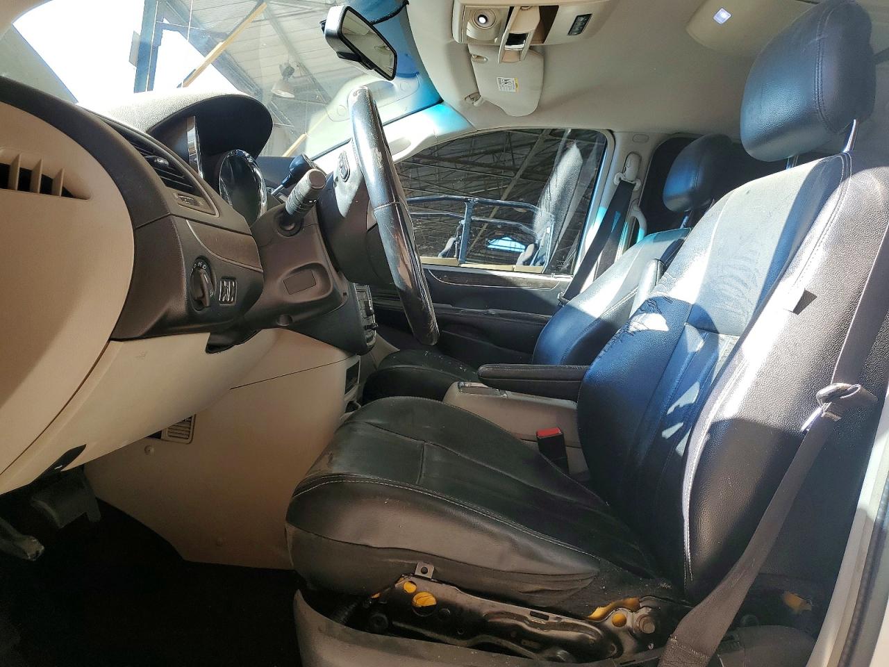 2013 Chrysler Town & Country Touring White vin: 2C4RC1BG8DR787743