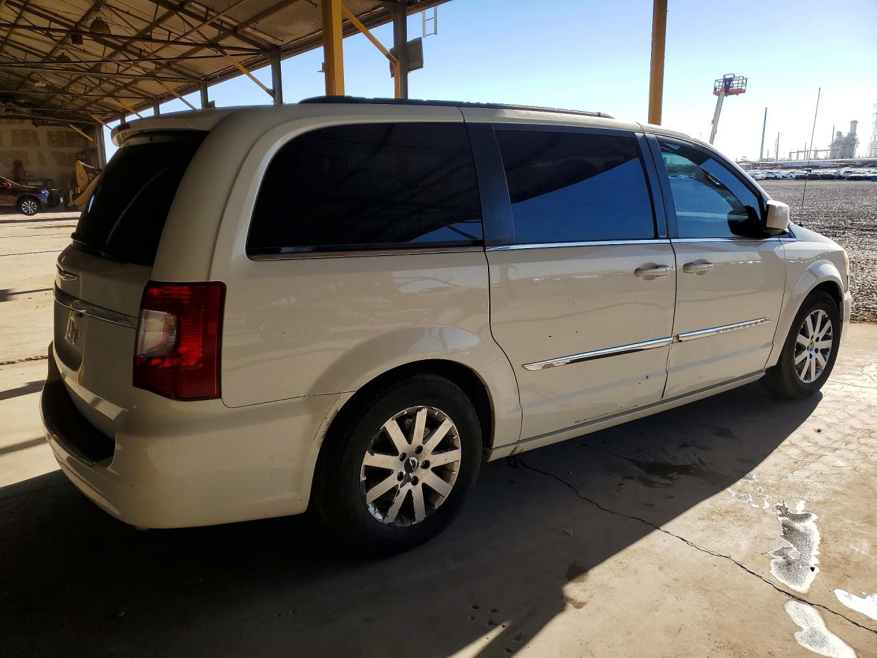 2013 Chrysler Town & Country Touring White vin: 2C4RC1BG8DR787743