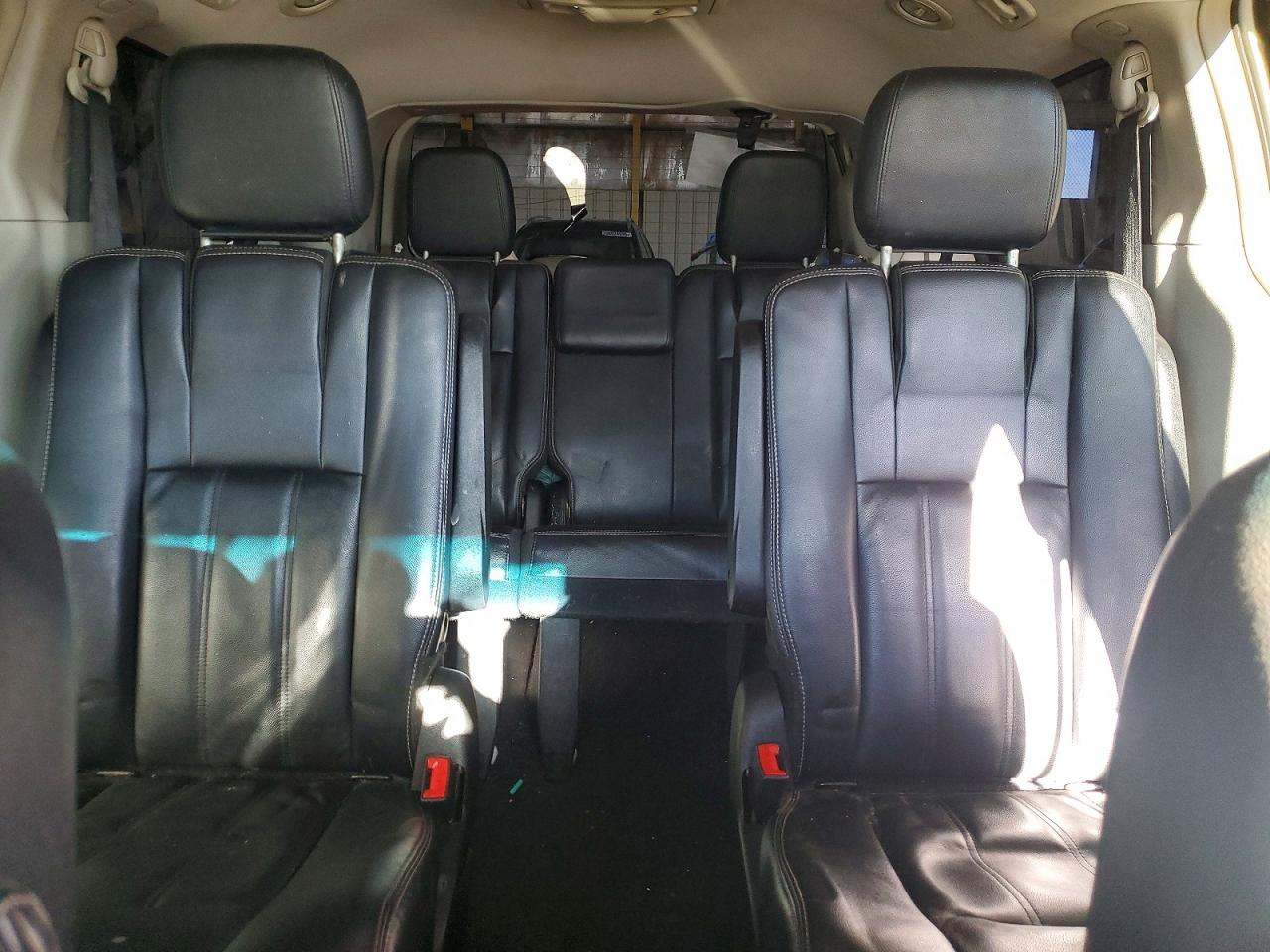 2013 Chrysler Town & Country Touring White vin: 2C4RC1BG8DR787743