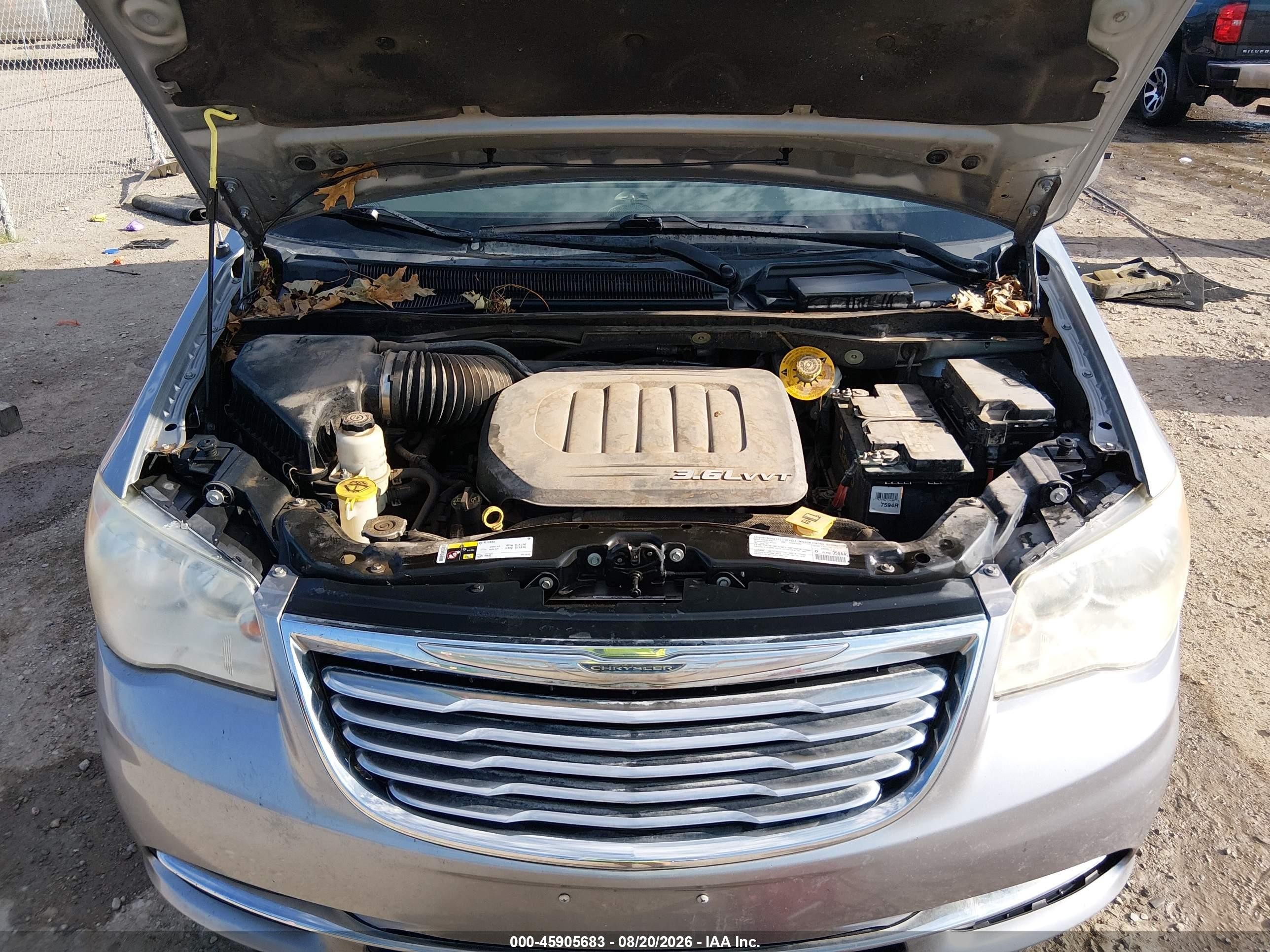 2014 Chrysler Town & Country Touring Silver vin: 2C4RC1BG8ER125503