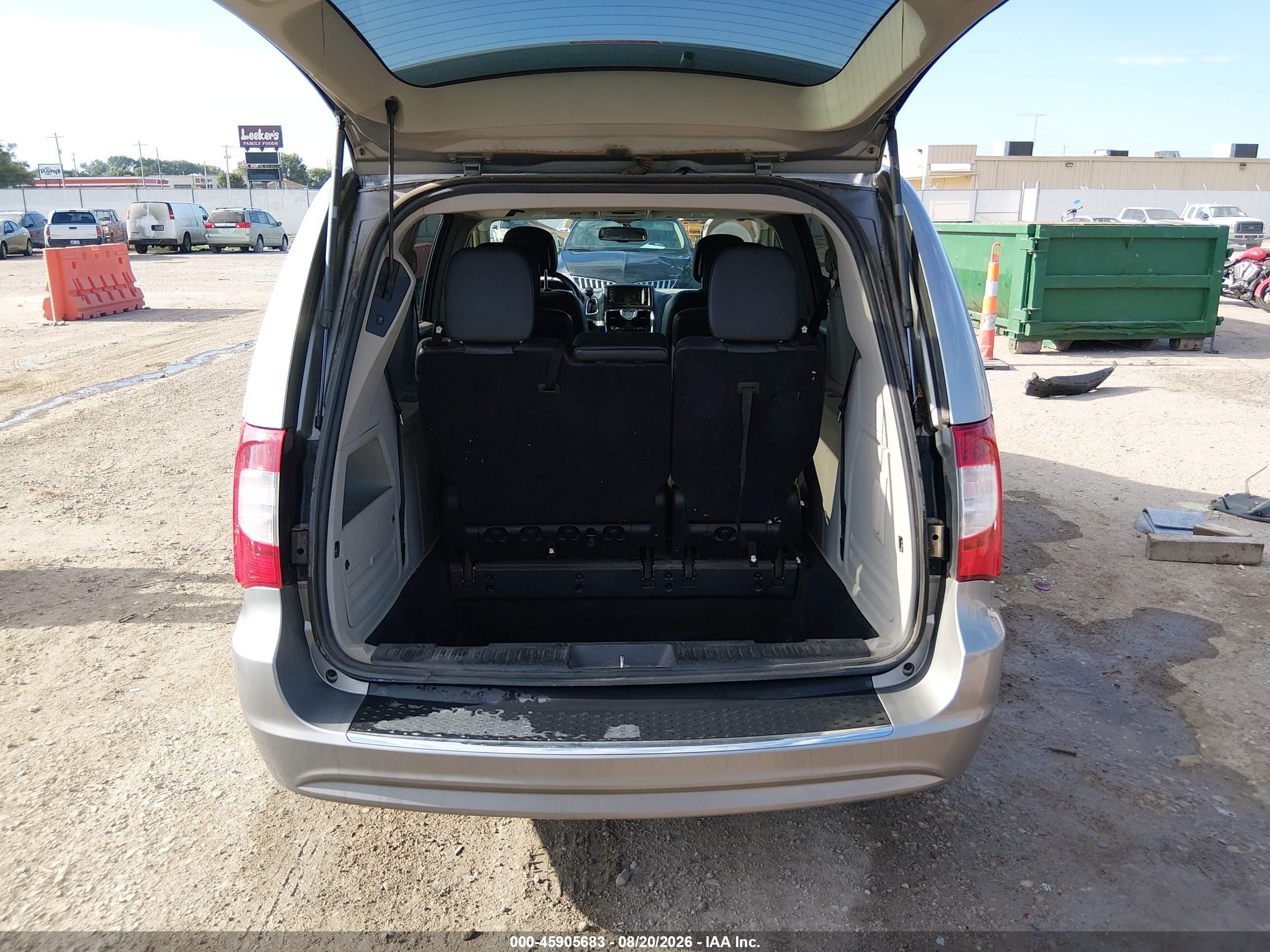 2014 Chrysler Town & Country Touring Silver vin: 2C4RC1BG8ER125503