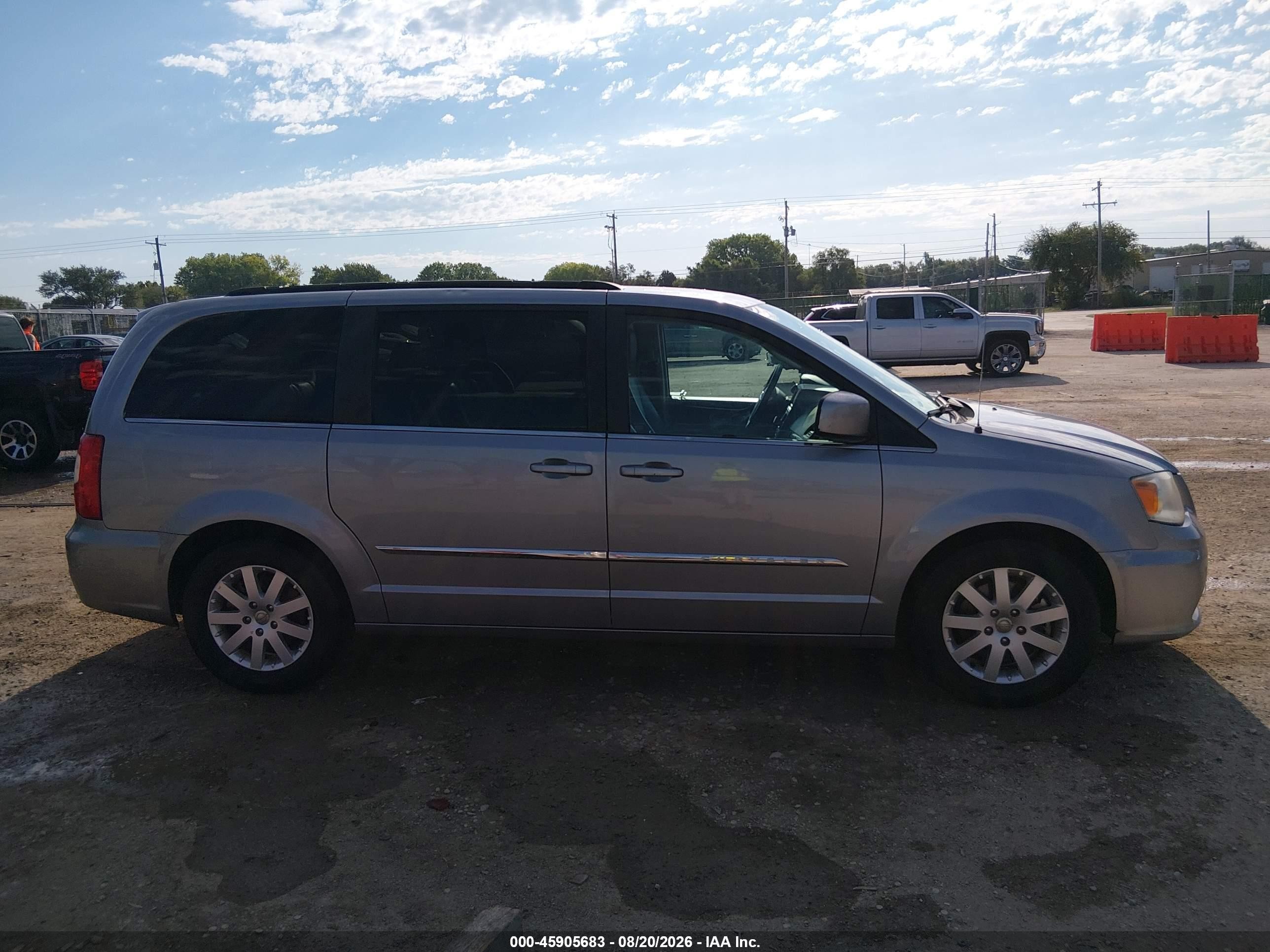 2014 Chrysler Town & Country Touring Silver vin: 2C4RC1BG8ER125503